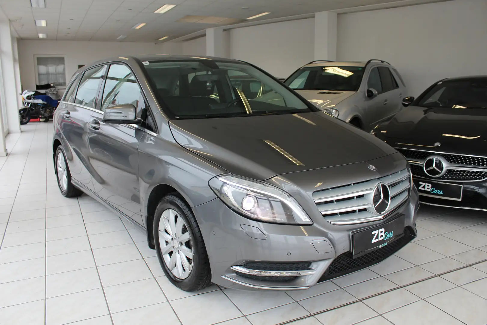 Mercedes-Benz B 180 B 180 CDI //NAVI//Sitzheizung//Tempomat//Xenon Grijs - 1