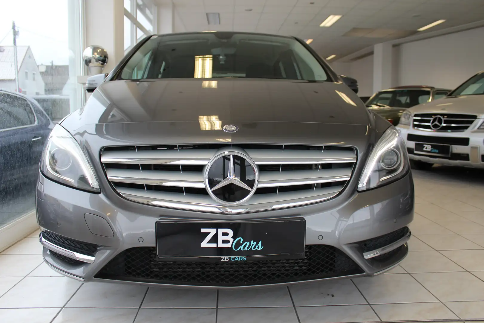 Mercedes-Benz B 180 B 180 CDI //NAVI//Sitzheizung//Tempomat//Xenon Grijs - 2