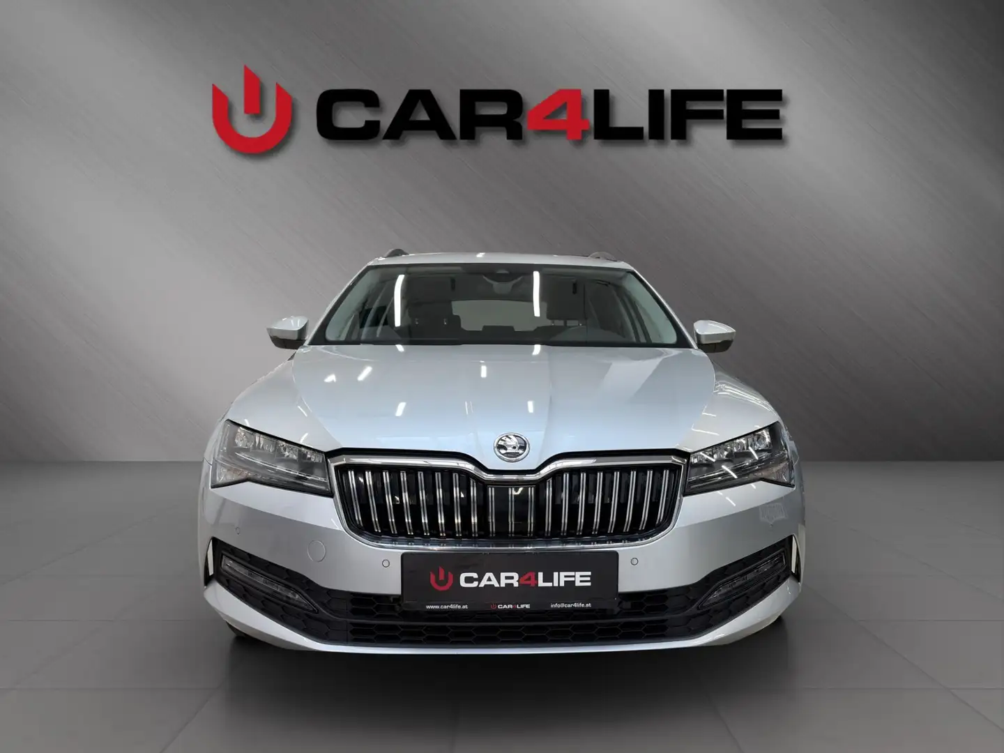 Skoda Superb Kombi 2,0 TDI Ambition *CARPLAY*ACC*ASSISTENTEN* Silber - 2