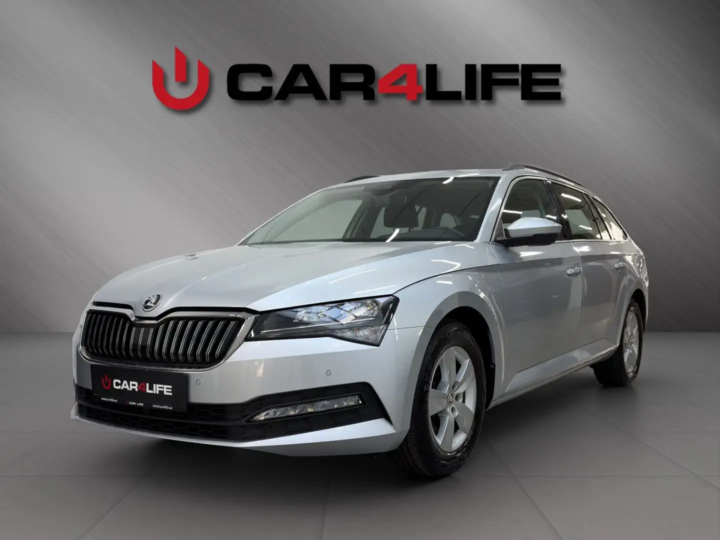 Skoda Superb Kombi 2,0 TDI Ambition *CARPLAY*ACC*ASSISTENTEN* Silber - 1