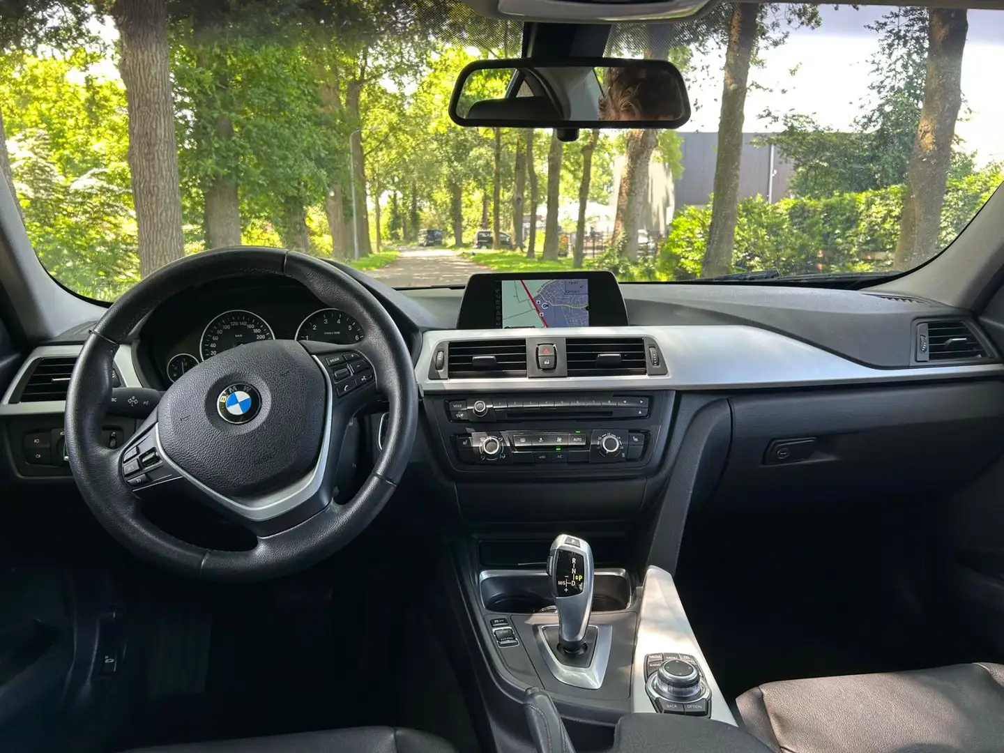 BMW 320 3-serie 320i Upgrade Edition Aut | Xenon | Stoelve Чорний - 2