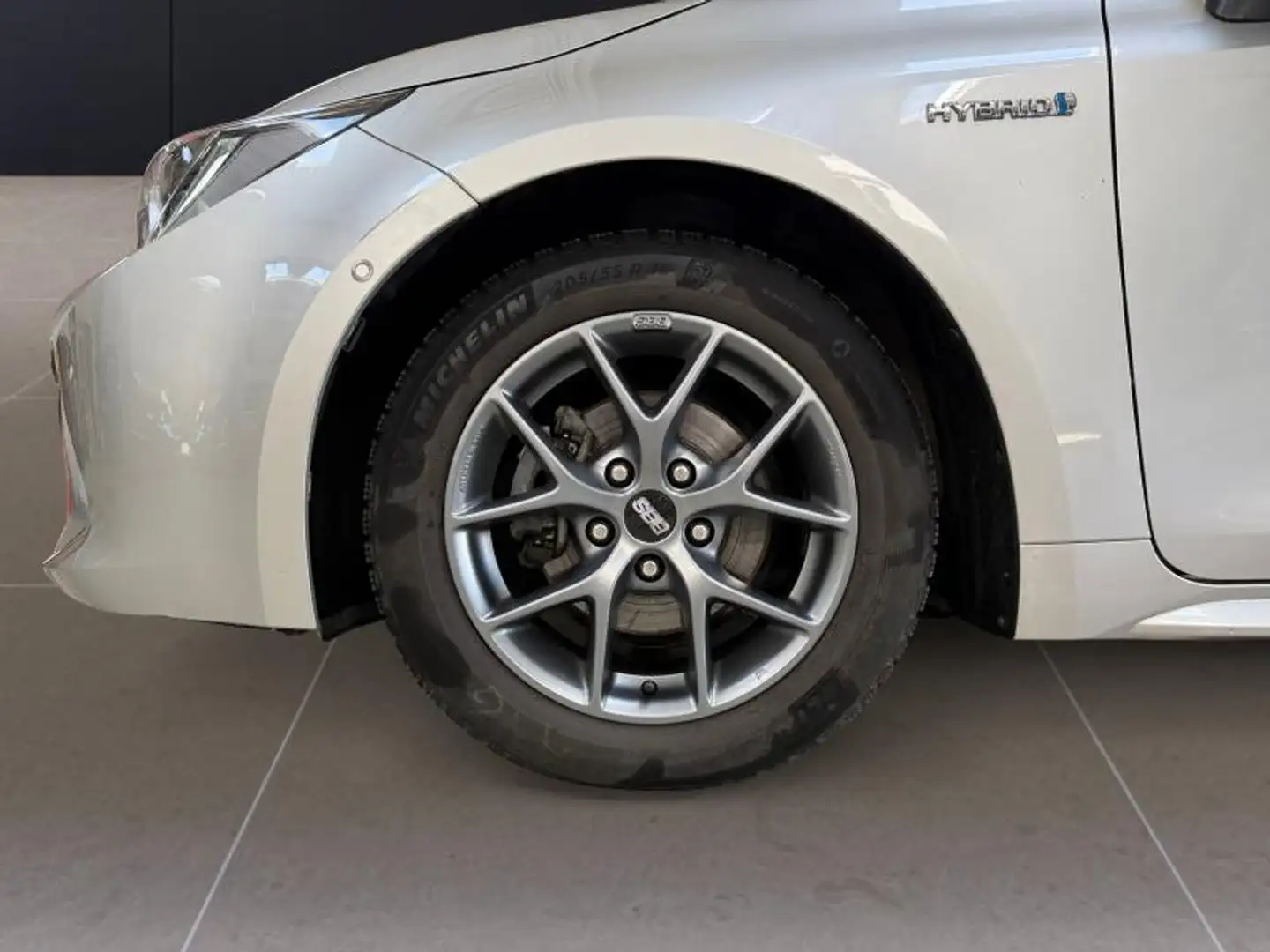 Toyota Corolla Premium Grijs - 2