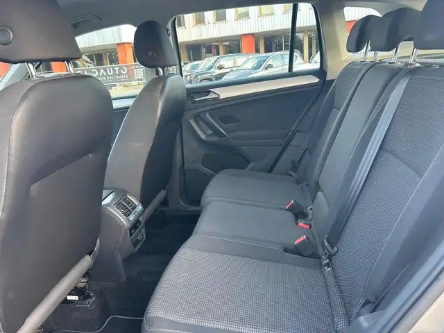 Volkswagen Tiguan view 6