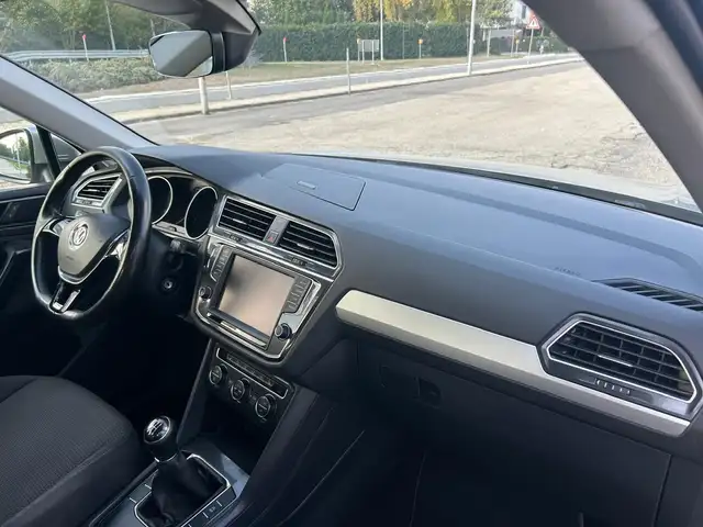 Volkswagen Tiguan view 8