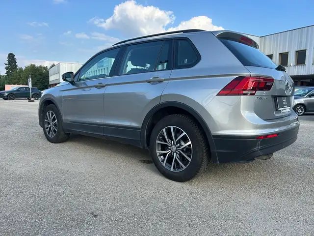 Volkswagen Tiguan view 2