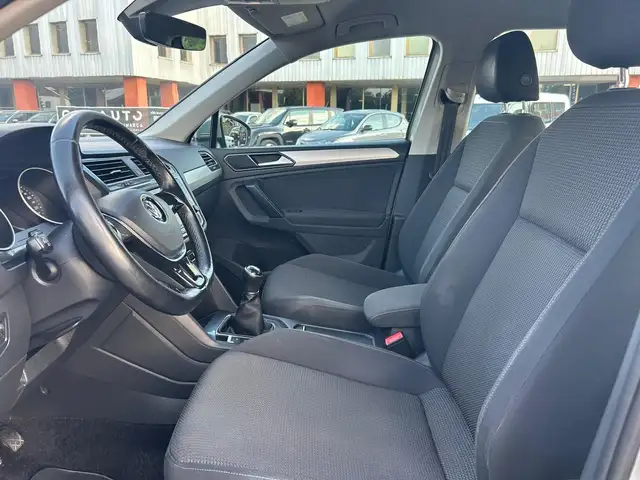Volkswagen Tiguan view 5