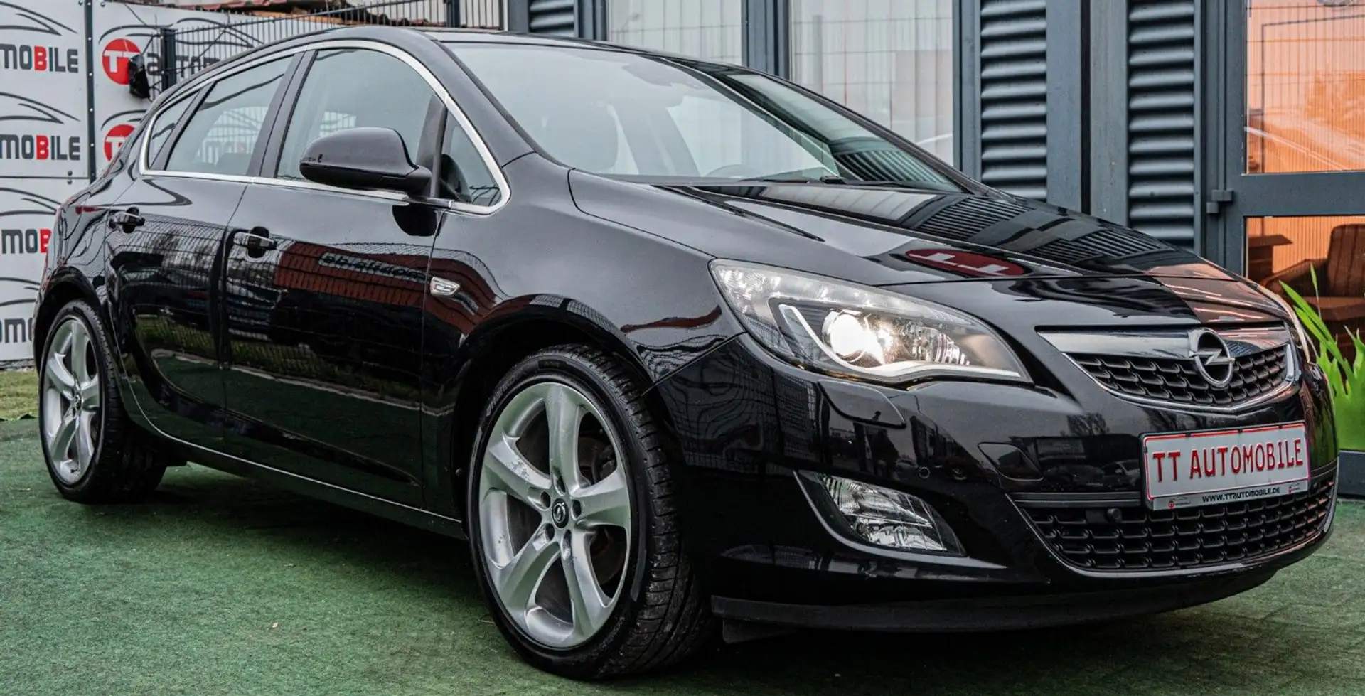 Opel Astra J 1,6 Lim. 5-trg. Sport|PDC|19 ZOLL|SHZ Schwarz - 1