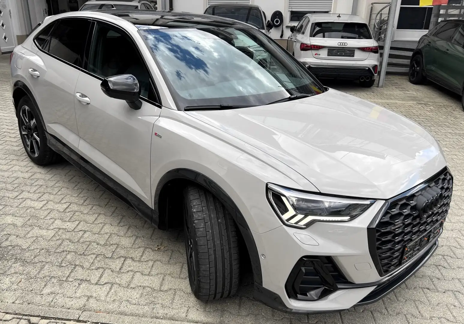 Audi Q3 Sportback 40 TFSI quattro S line, fast VOLL Grau - 1