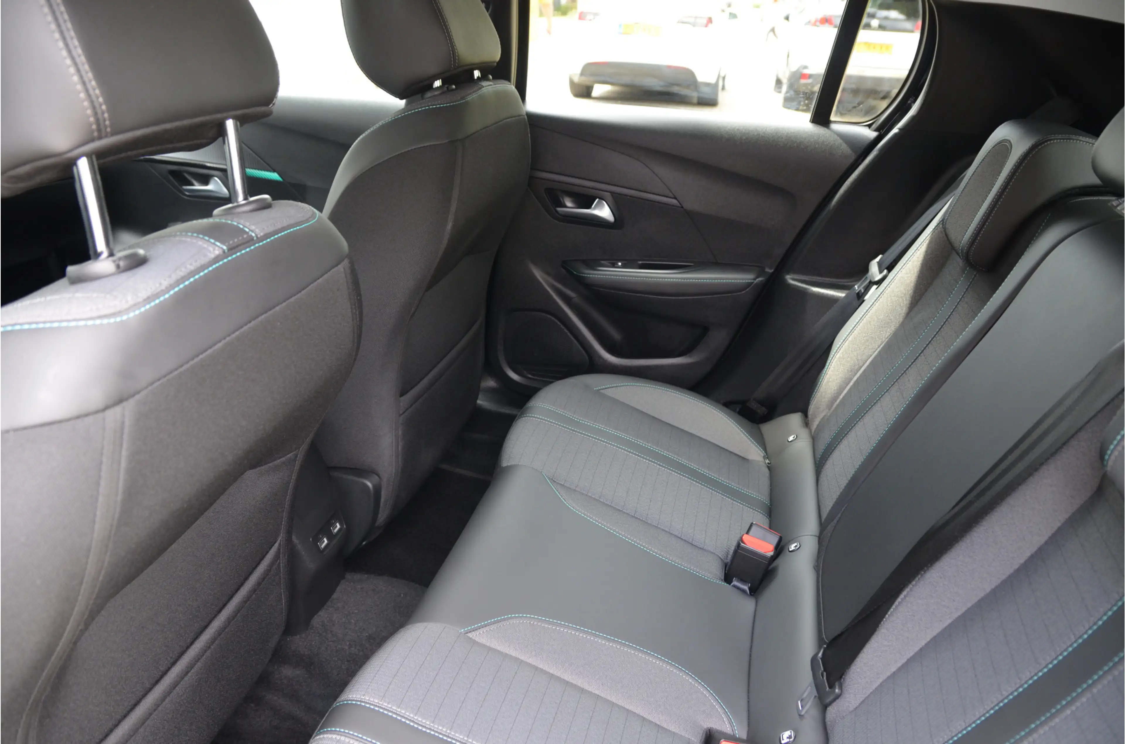 Peugeot e-208 EV Allure Pack 50 kWh 10" Scherm! — photo 12