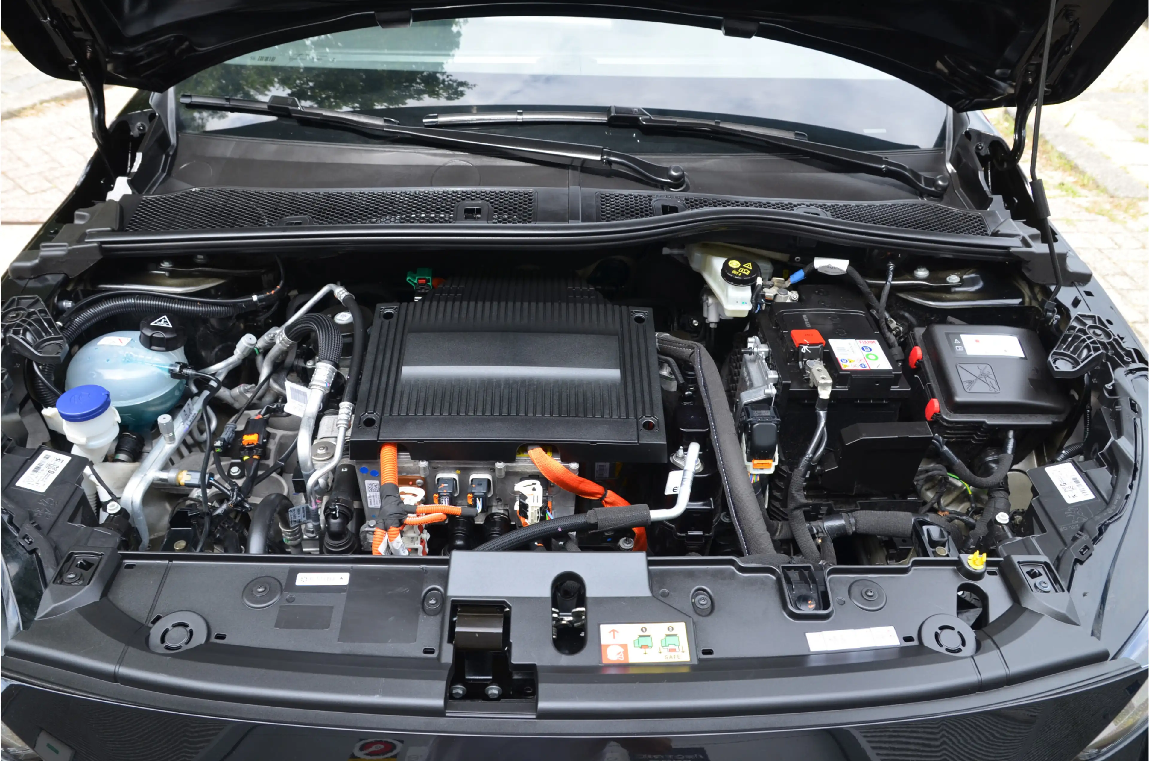 Peugeot e-208 EV Allure Pack 50 kWh 10" Scherm! — photo 31