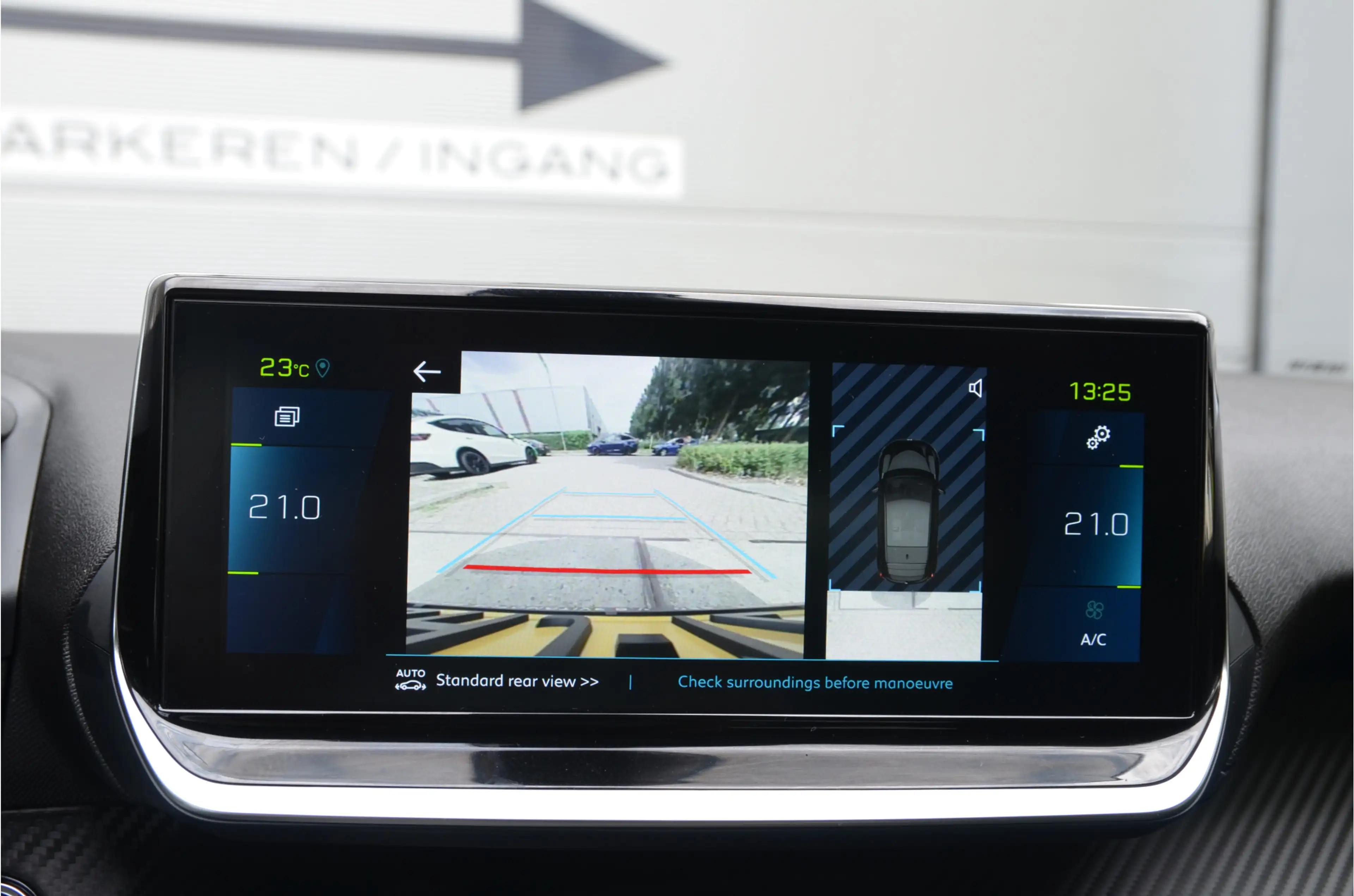 Peugeot e-208 EV Allure Pack 50 kWh 10" Scherm! — photo 17
