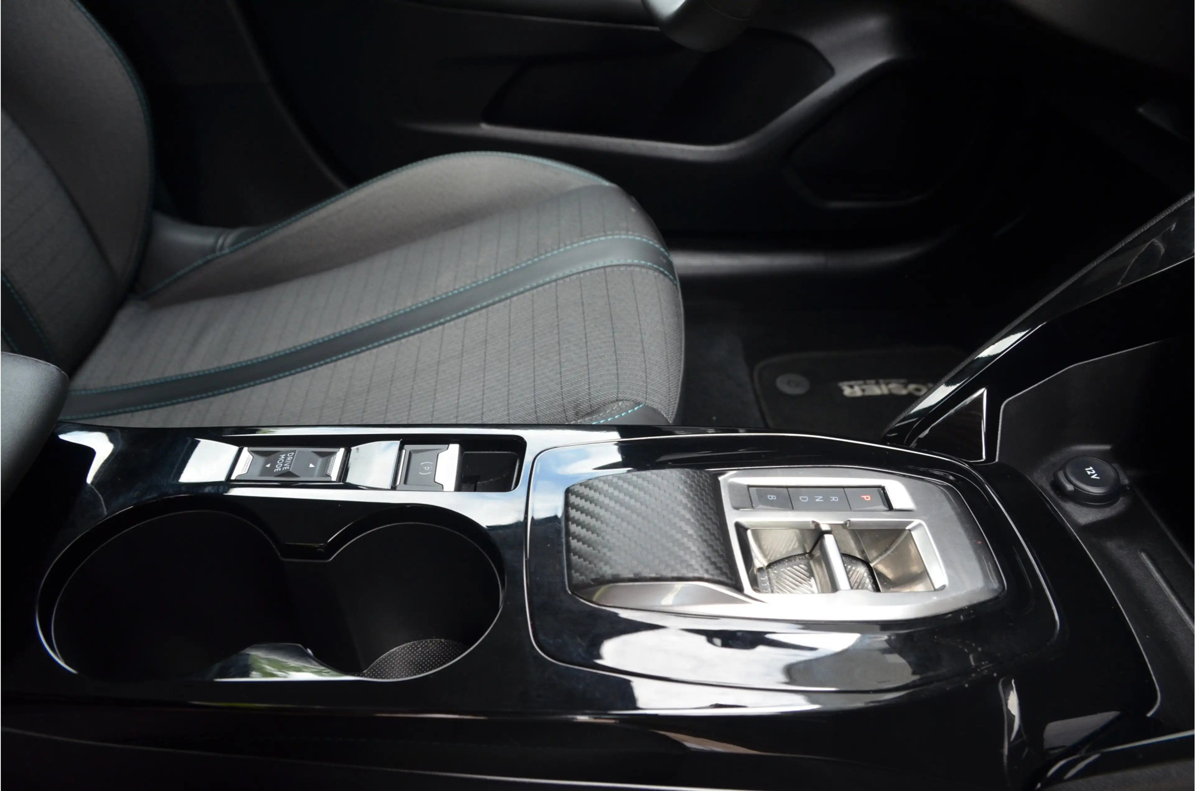 Peugeot e-208 EV Allure Pack 50 kWh 10" Scherm! — photo 3