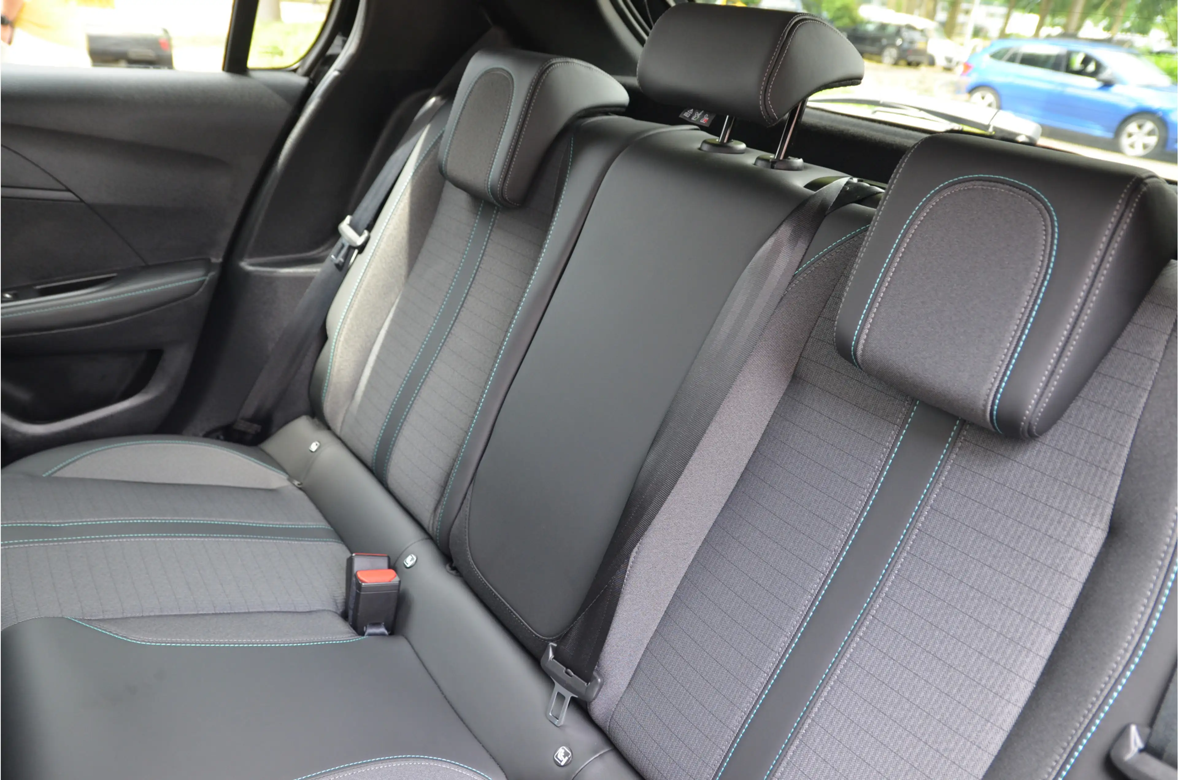 Peugeot e-208 EV Allure Pack 50 kWh 10" Scherm! — photo 11