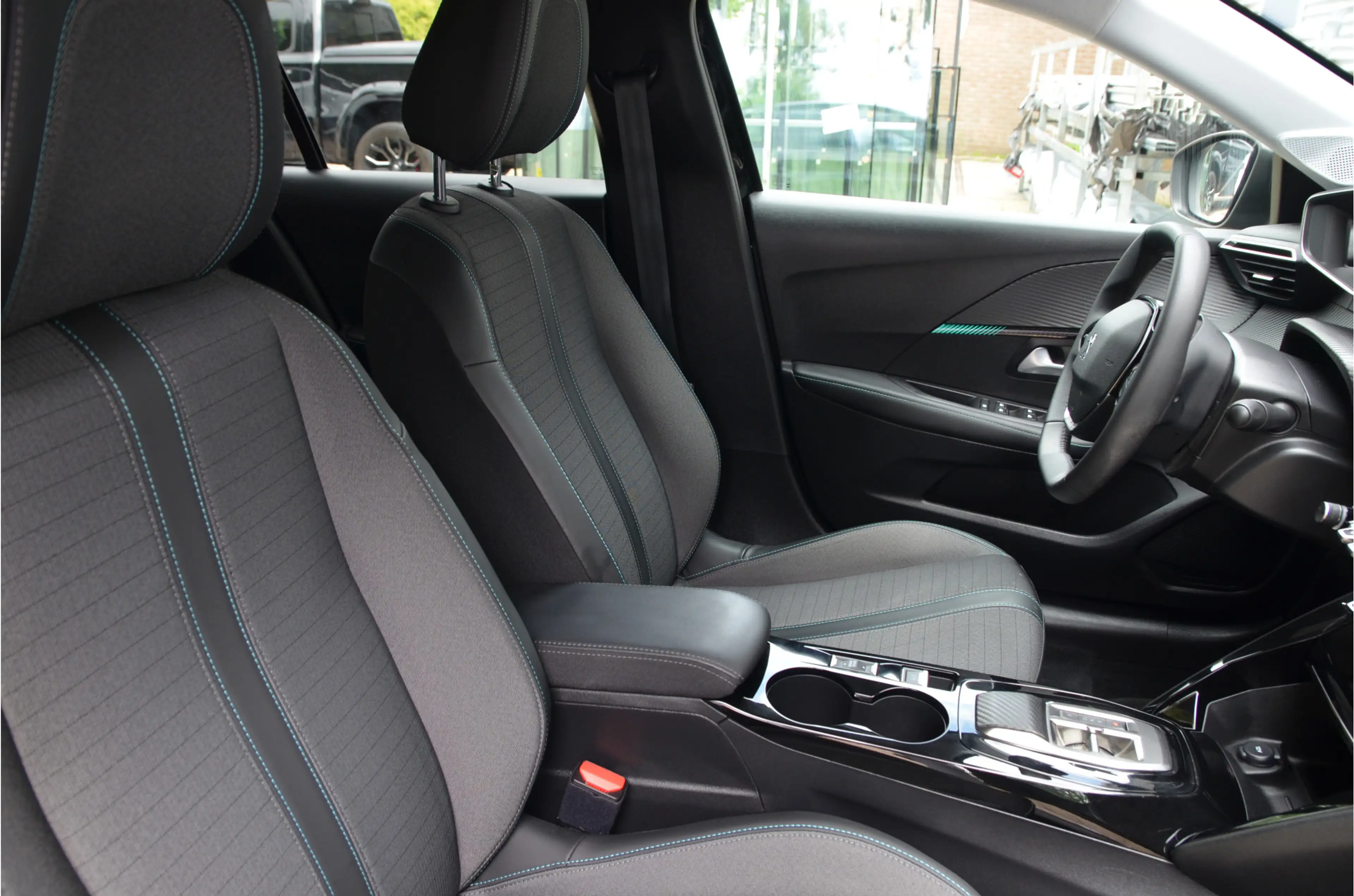 Peugeot e-208 EV Allure Pack 50 kWh 10" Scherm! — photo 2