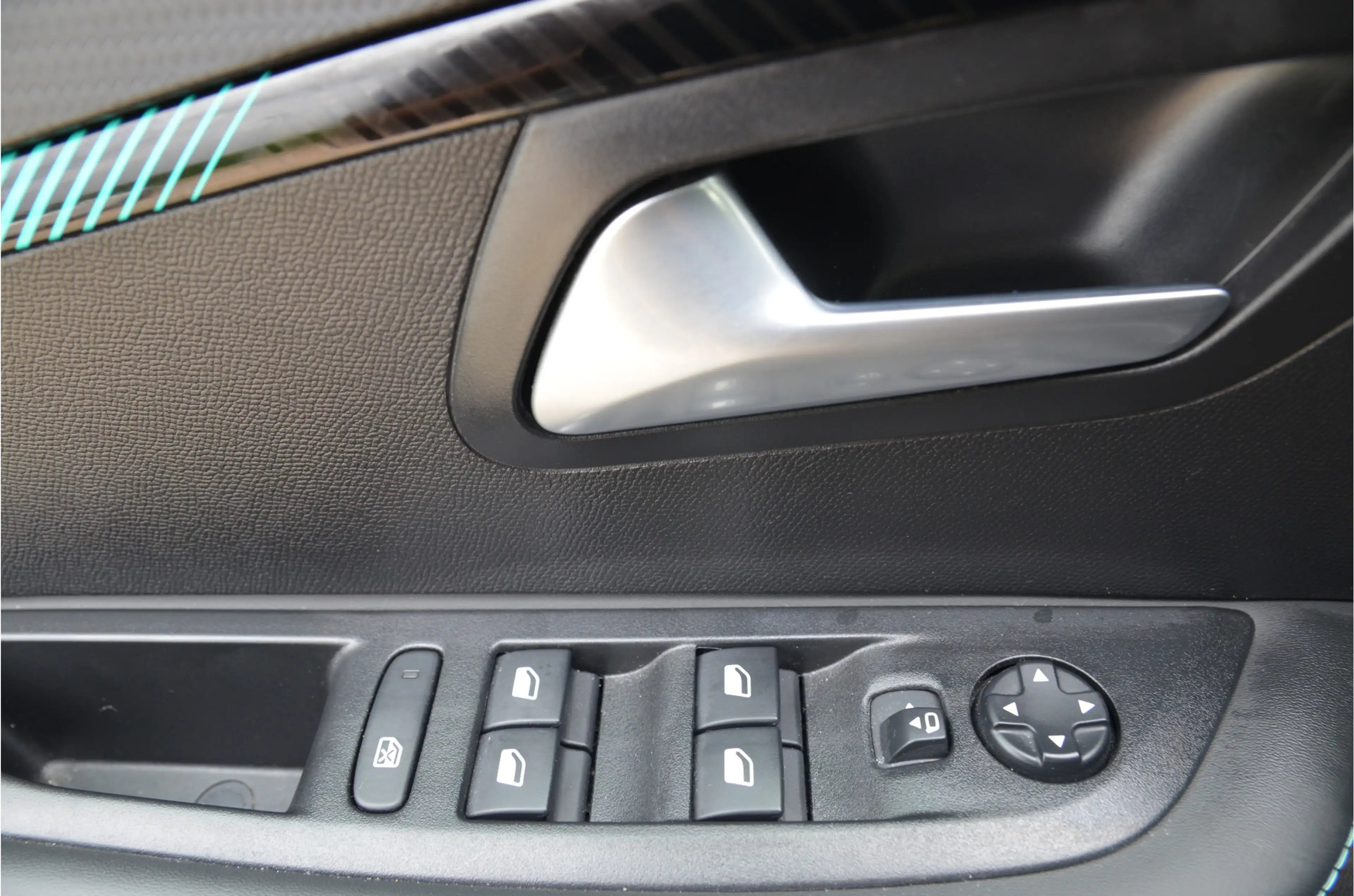 Peugeot e-208 EV Allure Pack 50 kWh 10" Scherm! — photo 28
