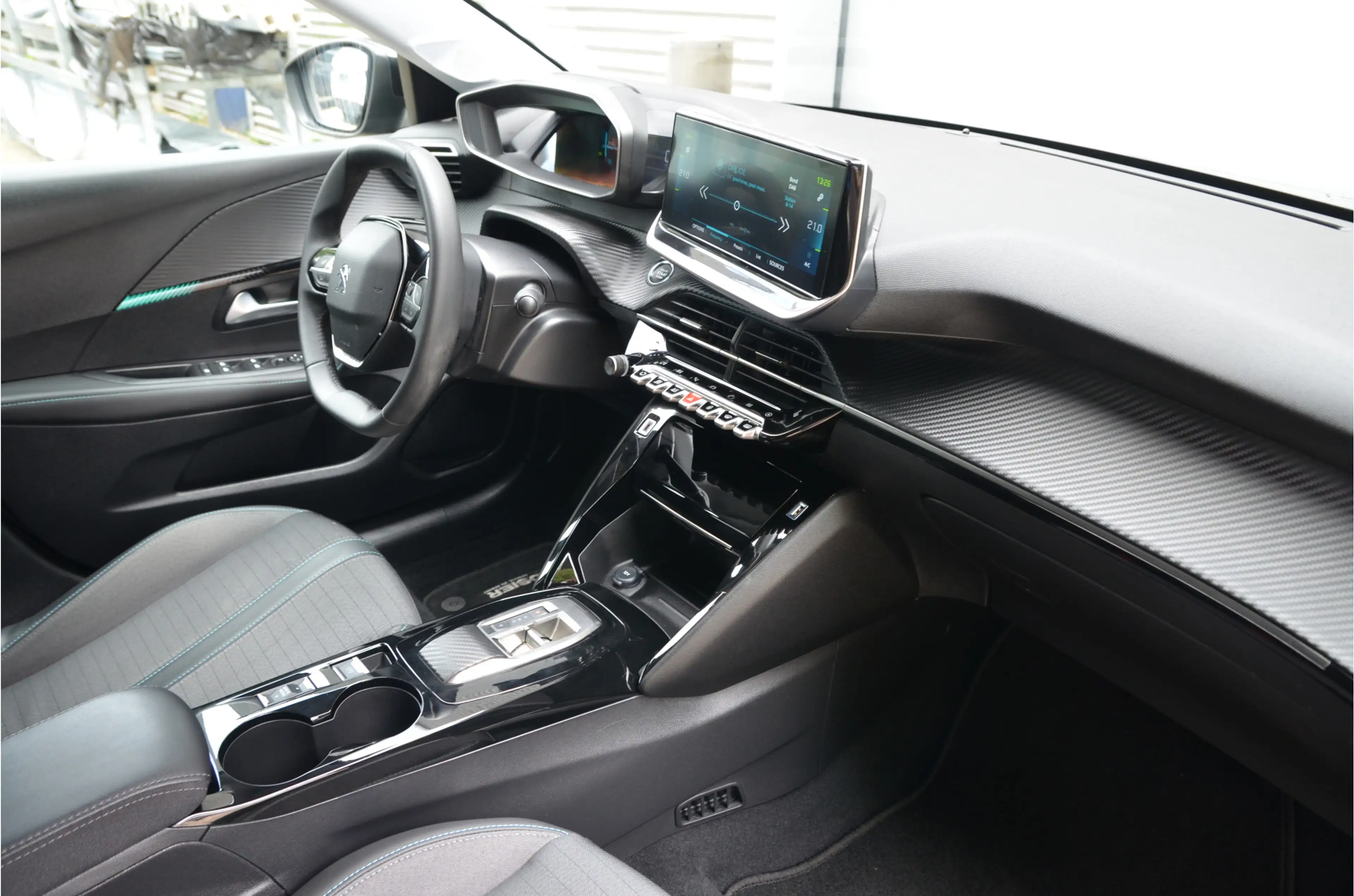 Peugeot e-208 EV Allure Pack 50 kWh 10" Scherm! — photo 10