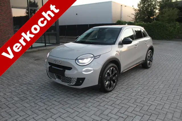 Fiat 600e La Prima 54 kWh 9500 KM !! Clima-Cruise-Navi-Leder