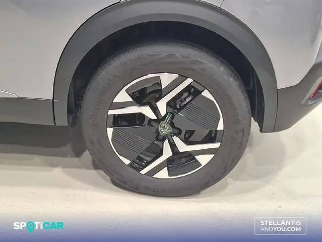 Peugeot 2008 view 11