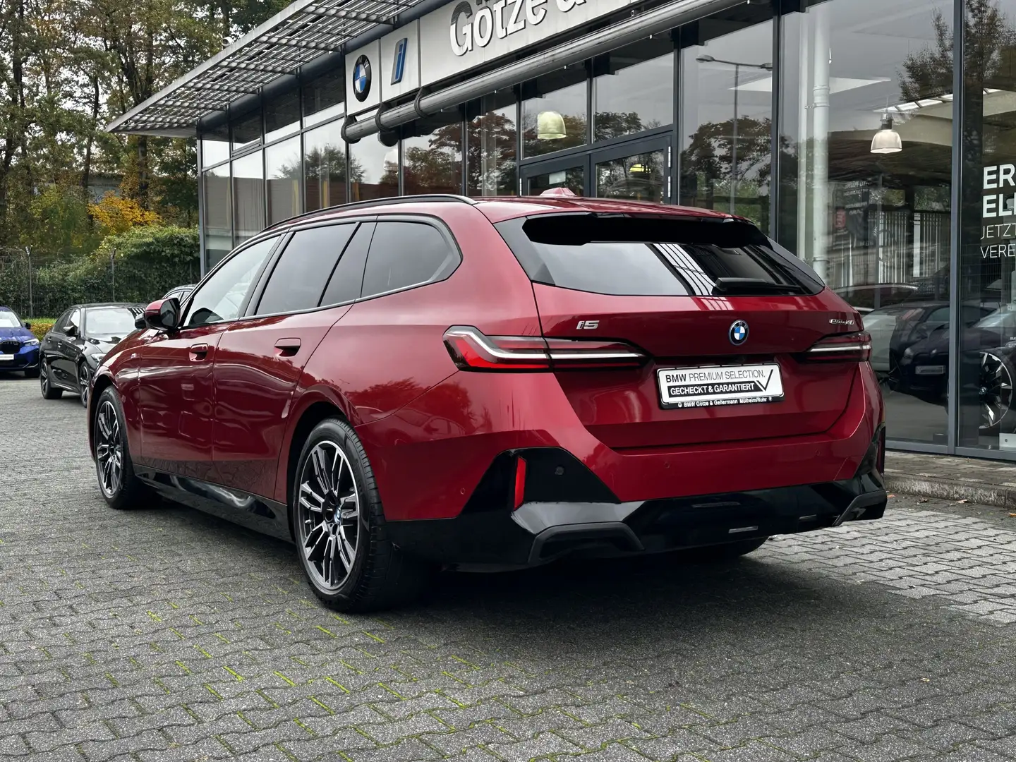BMW i5 eDrive40 Touring M Sport //Autobahnassistent Pano Rot - 2