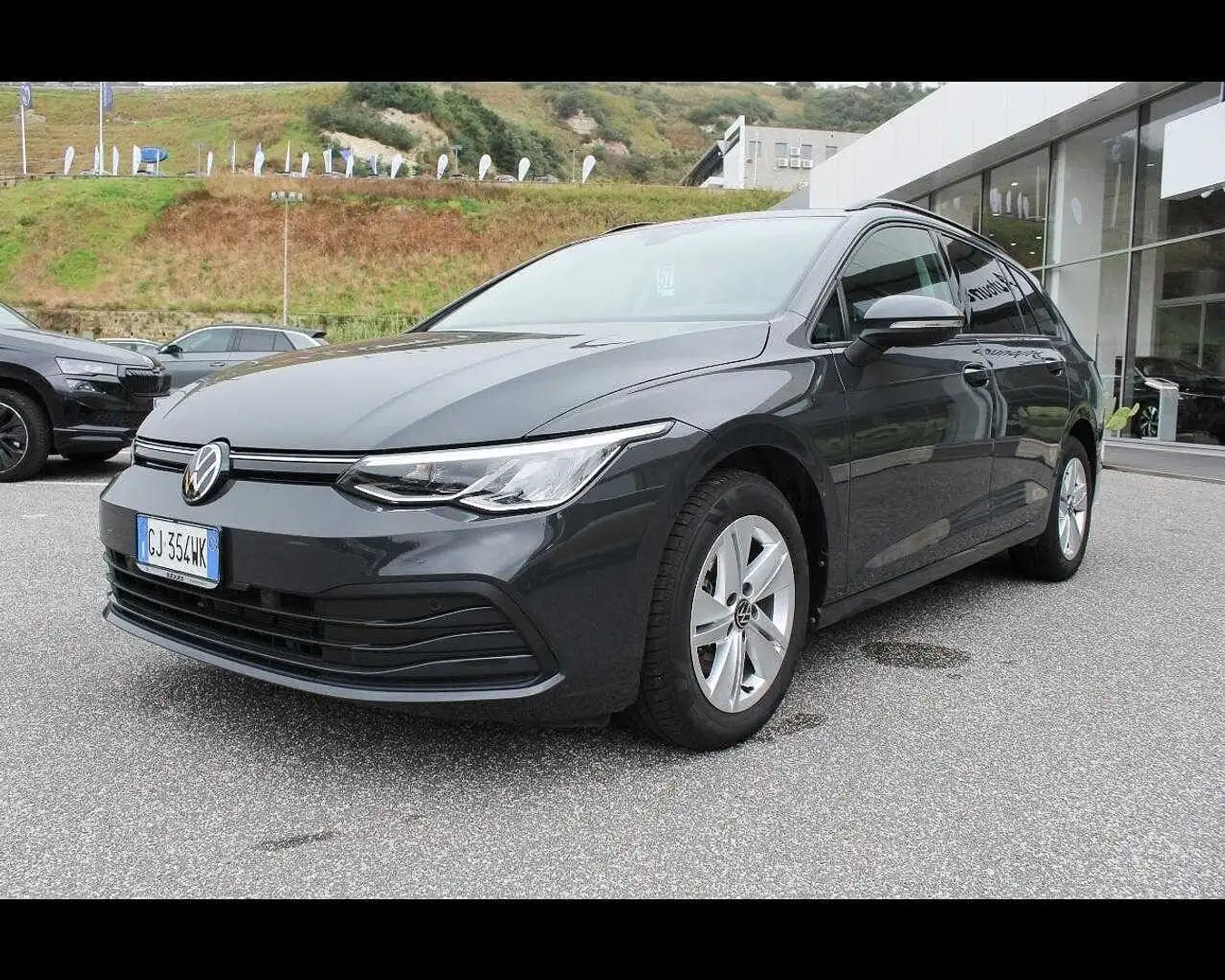 Volkswagen Golf Variant GOLF GOLF 8 VARIANT 1.5 TGI LIFE 130CV MY 22 Grigio - 1