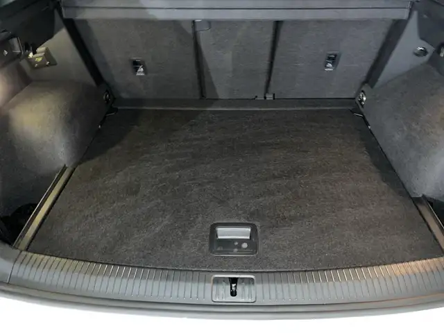 Volkswagen Tiguan view 12