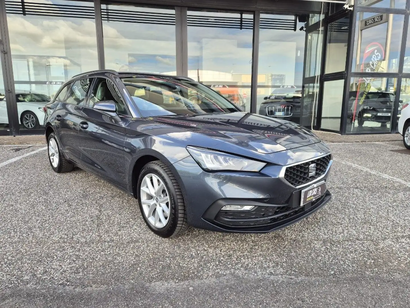 SEAT Leon Sportstourer 2.0 TDI 150 CV DSG FR Gris - 2