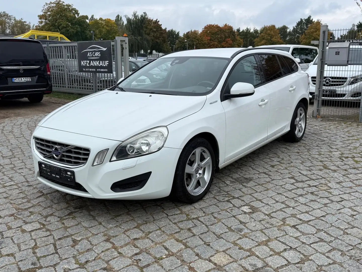 Volvo V60 Kombi D2 Kinetic*Klima*PDC*AHK*Euro5 Blanc - 2
