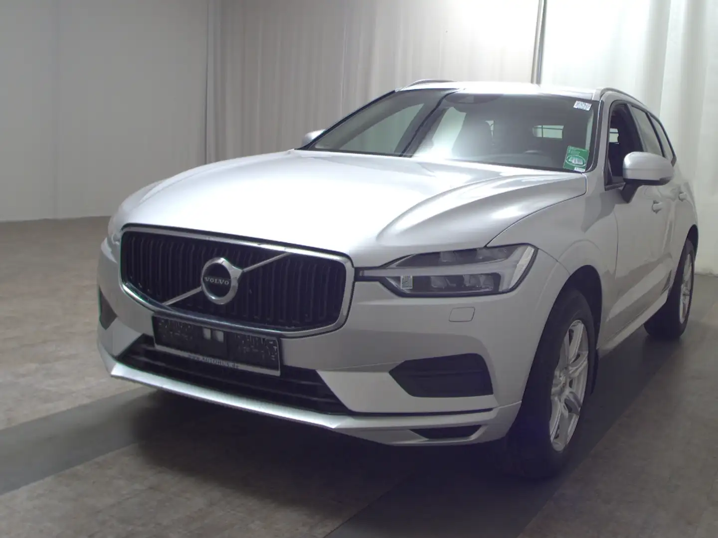 Volvo XC60 D4 Momentum Leder Navi LED Keyless Argintiu - 2