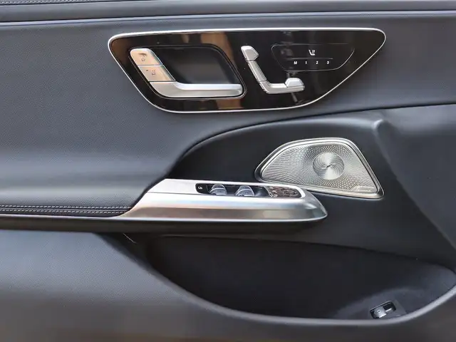 Mercedes-Benz 300 view 13