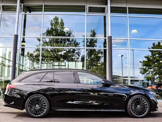 Mercedes-Benz 300 view 9