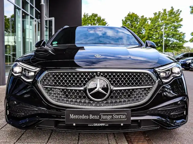 Mercedes-Benz 300 view 11