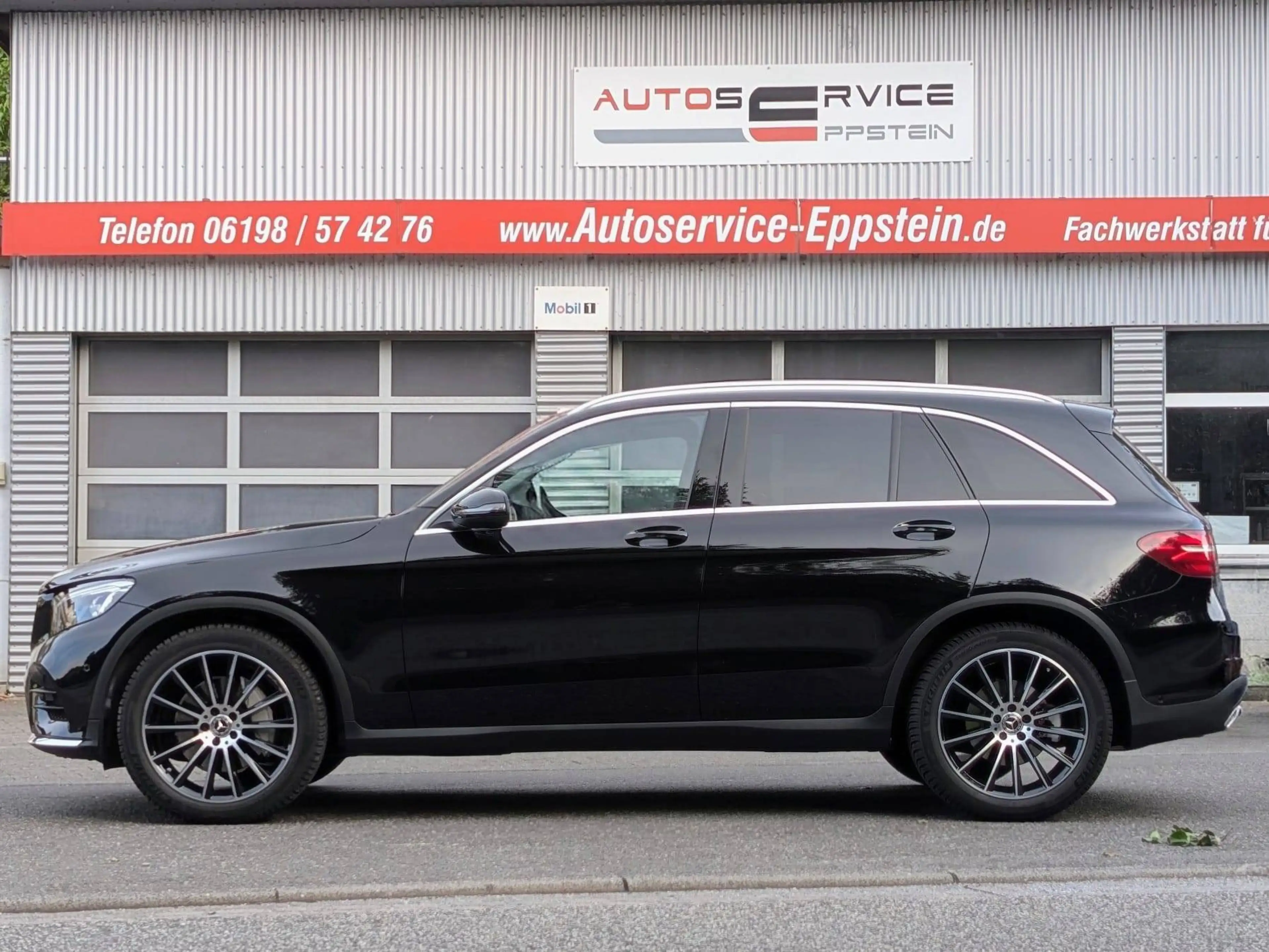 Mercedes-Benz GLC 250 4Matic AMG Rentner VOLL Scheckheft 2.Hd — photo 2
