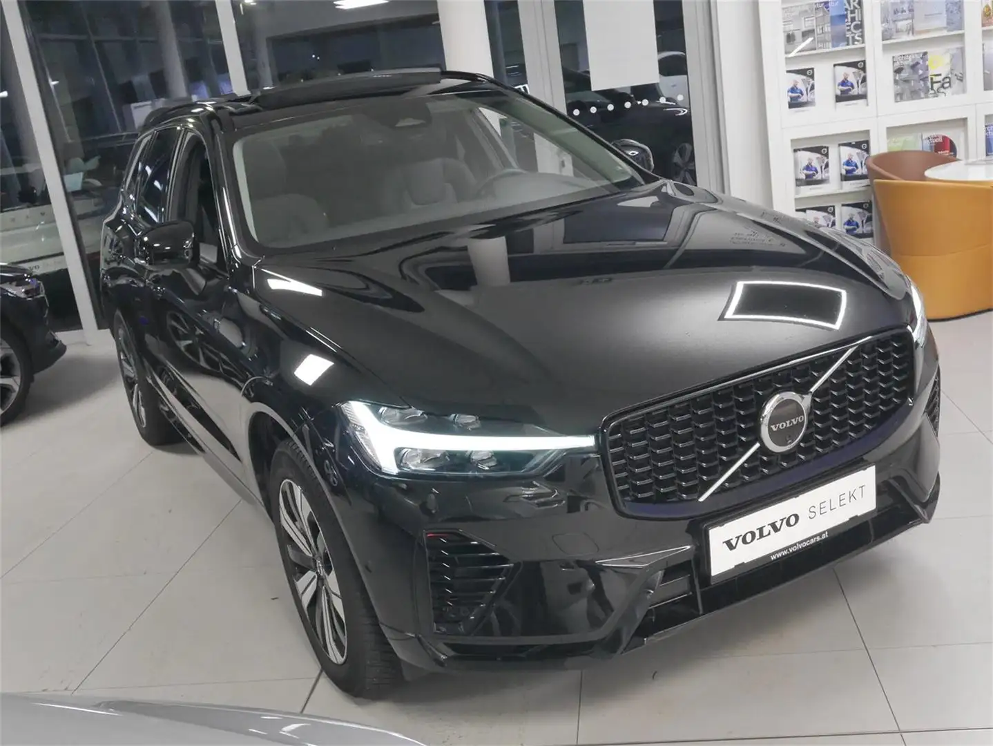 Volvo XC60 T6 AWD Geartr. Plus Dark Schwarz - 2