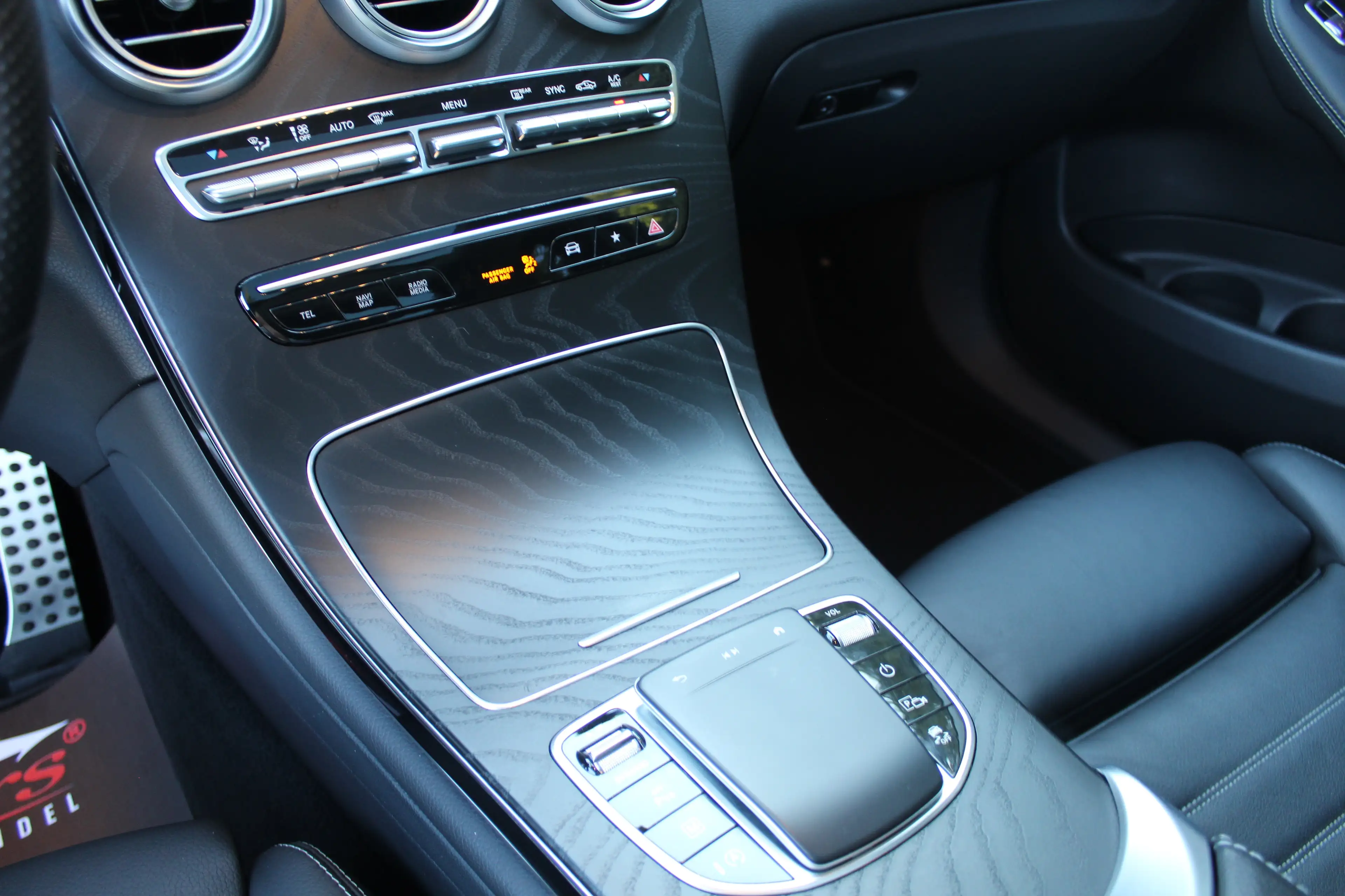 Mercedes-Benz GLC 220 d 4Matic Sport AMG Aut. ACC*LED*PANO*360*LEDER*NAVI*NIGHT-PAKET*1 BESITZ* — photo 28