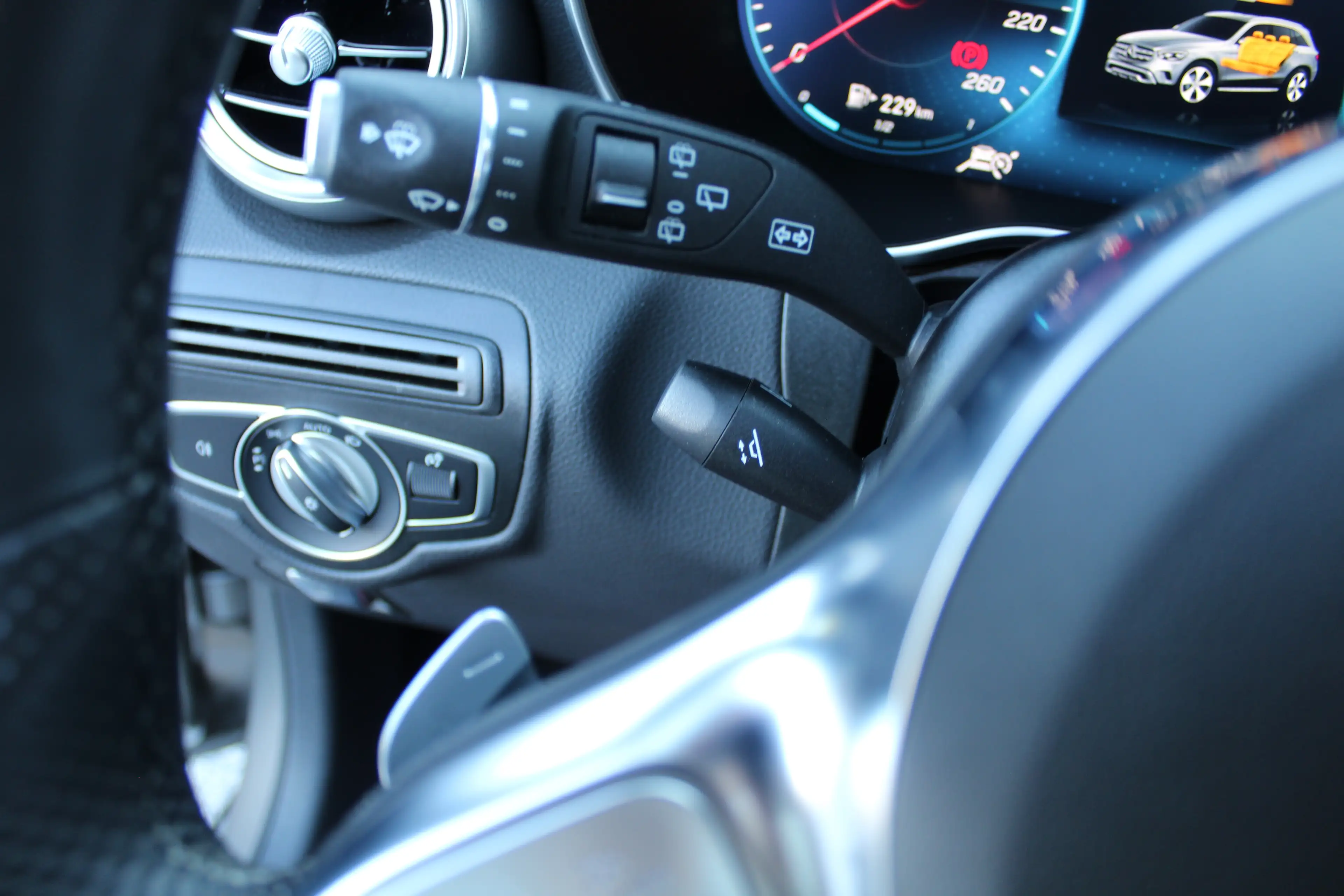Mercedes-Benz GLC 220 d 4Matic Sport AMG Aut. ACC*LED*PANO*360*LEDER*NAVI*NIGHT-PAKET*1 BESITZ* — photo 11