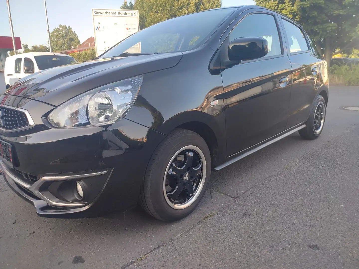 Mitsubishi Space Star Mitsubishi Space Star Basis 1,0 TÜV NEUE Schwarz - 2