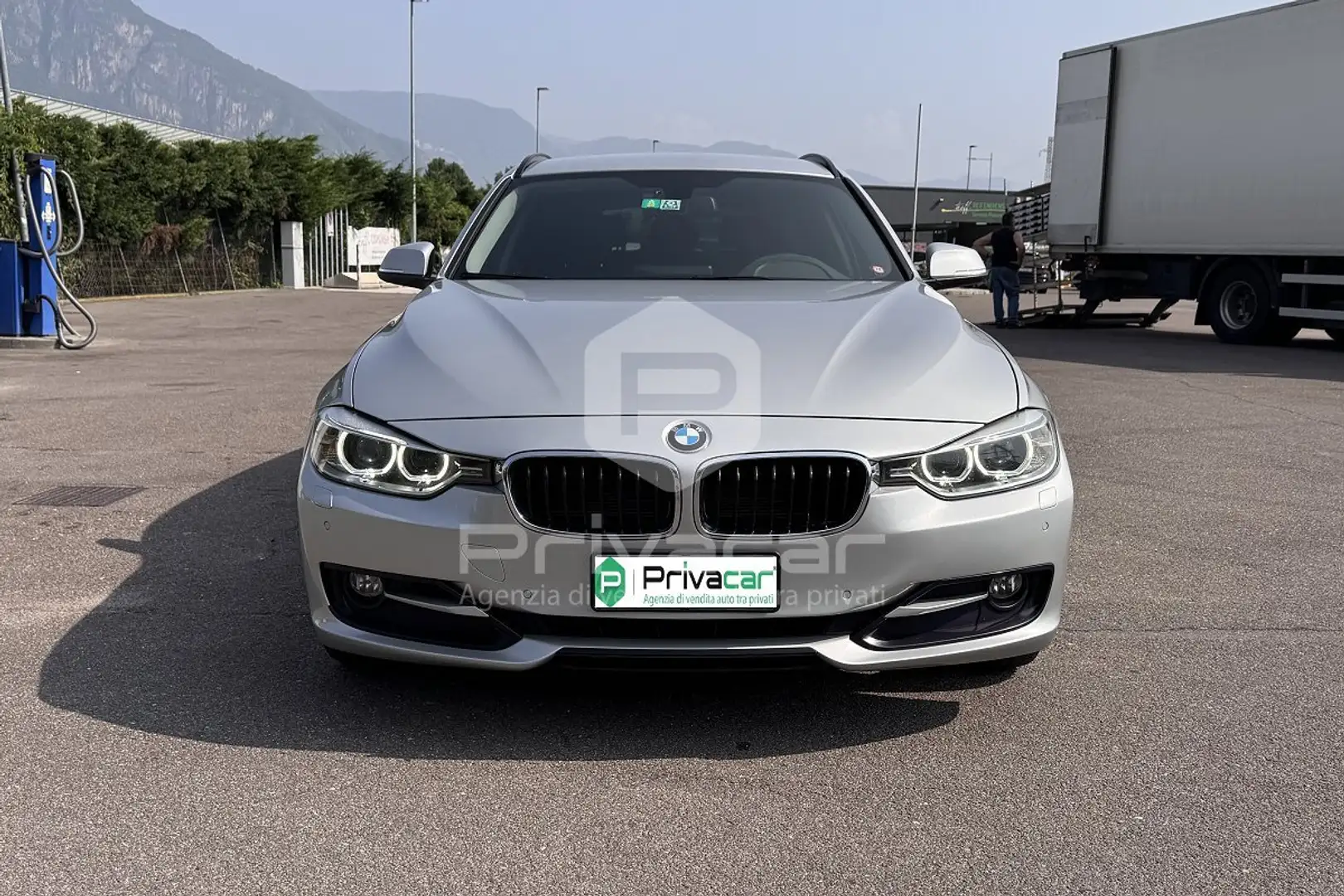 BMW 320 320d Touring Sport Plateado - 2