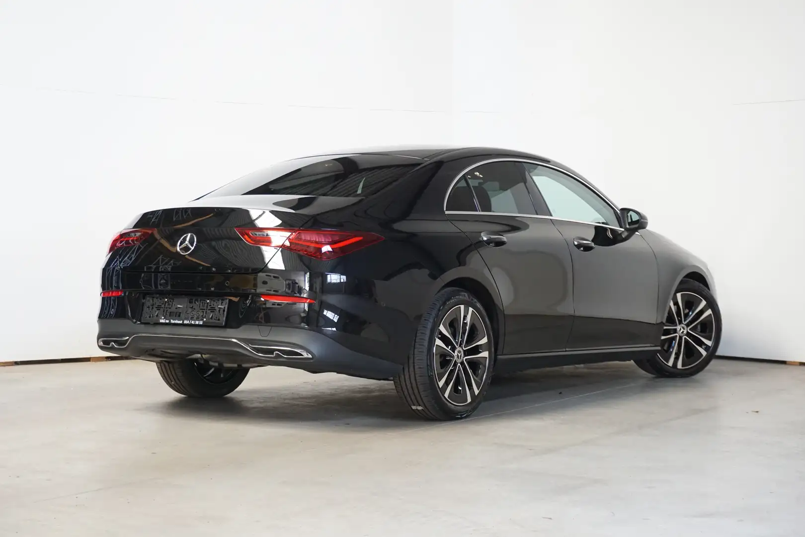 Mercedes-Benz CLA 180 Noir - 2