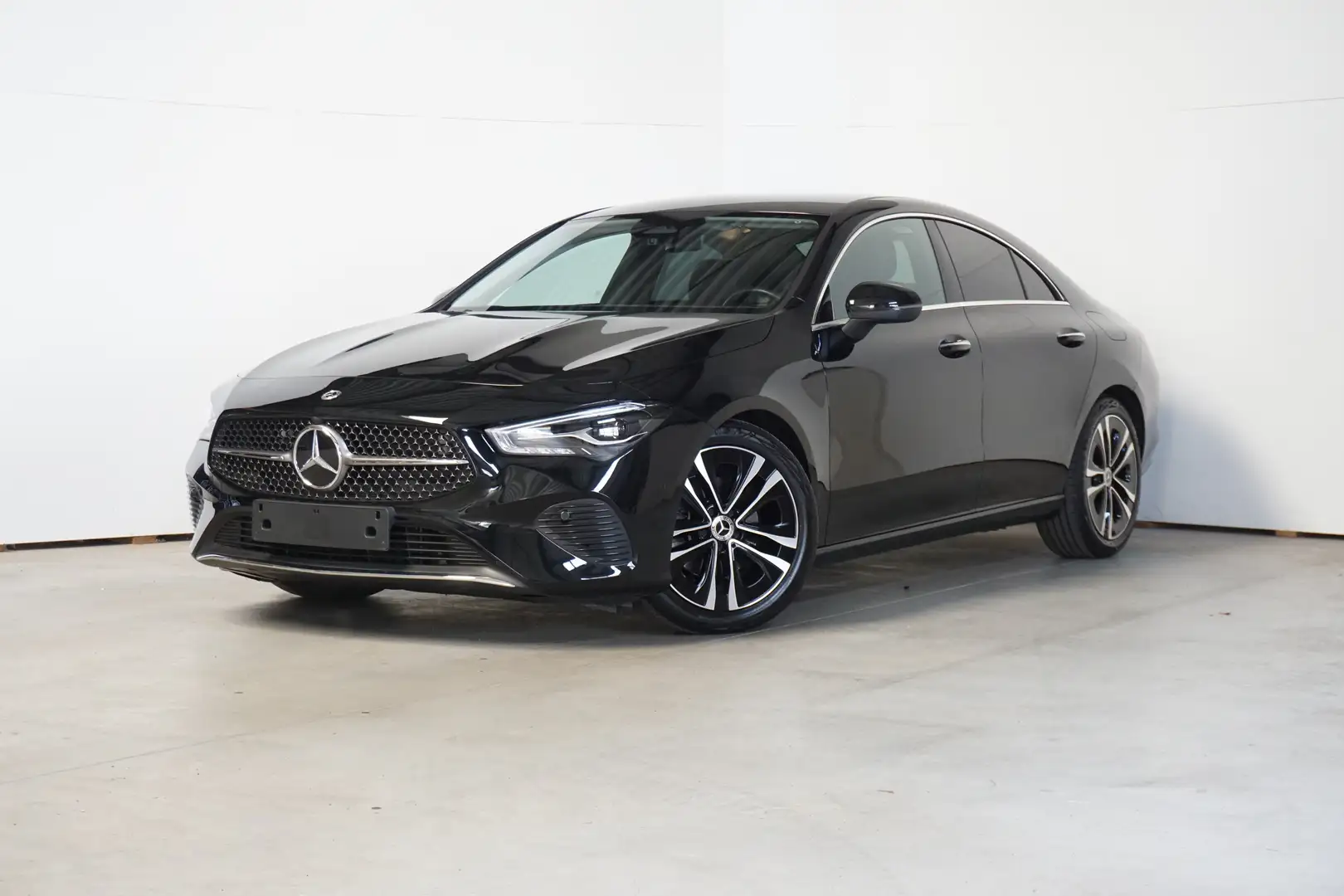 Mercedes-Benz CLA 180 Noir - 1
