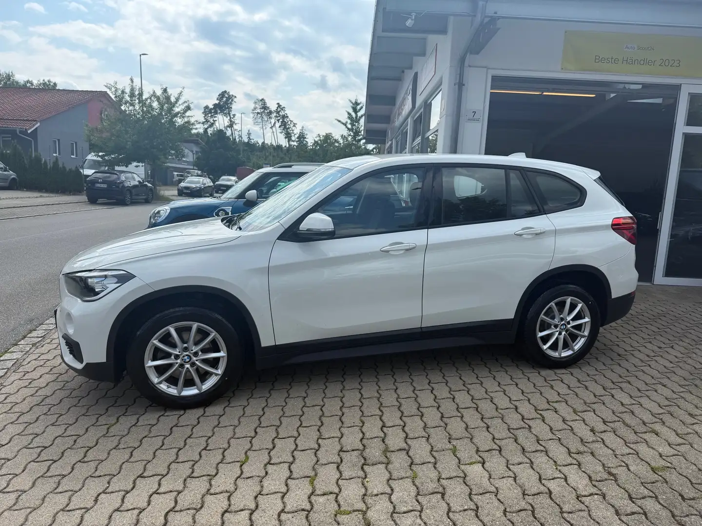 BMW X1 sDrive 18 d Blanc - 1