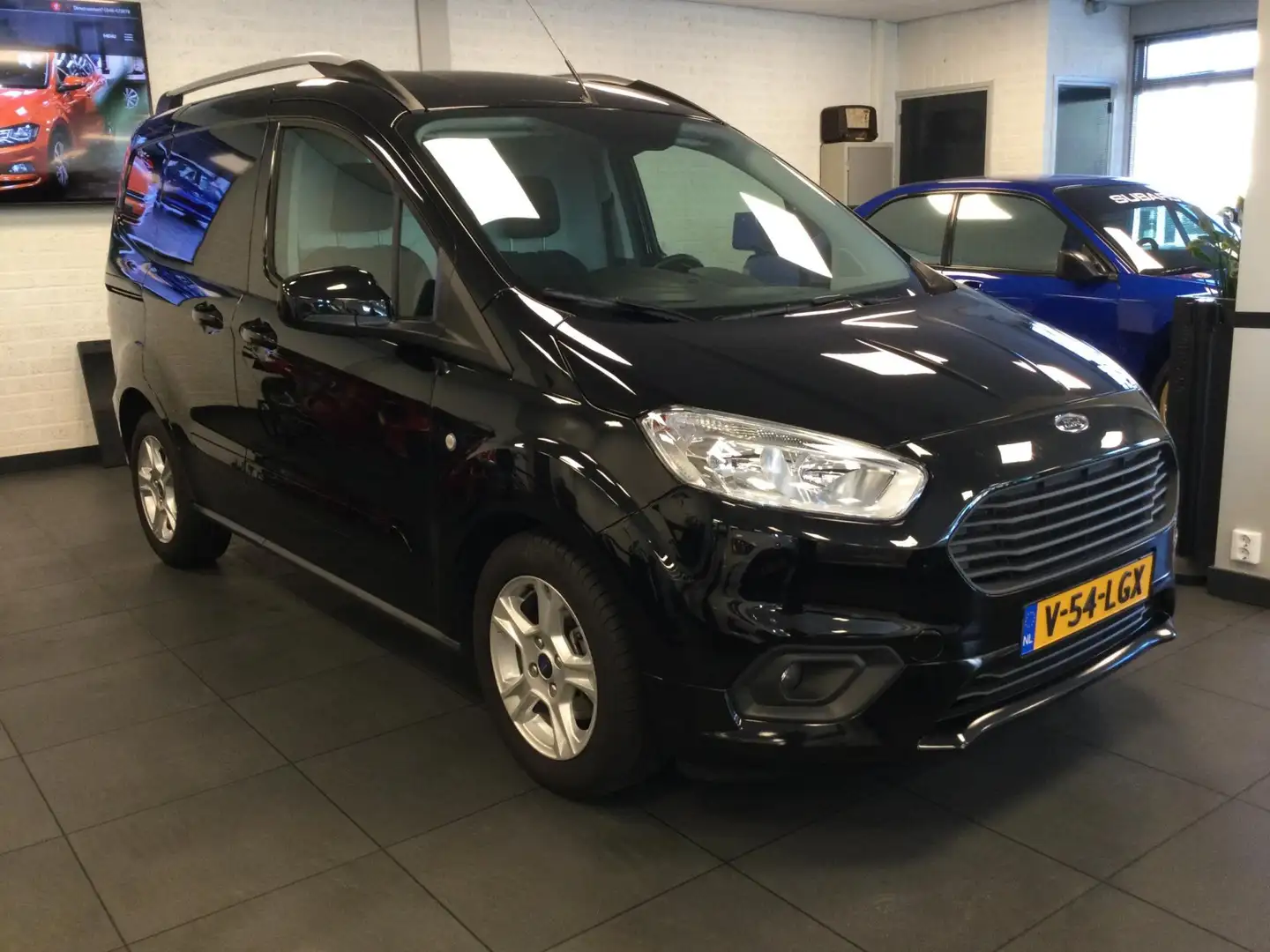 Ford Transit Courier 1.0 Trend EcoBoost S&S Schwarz - 2