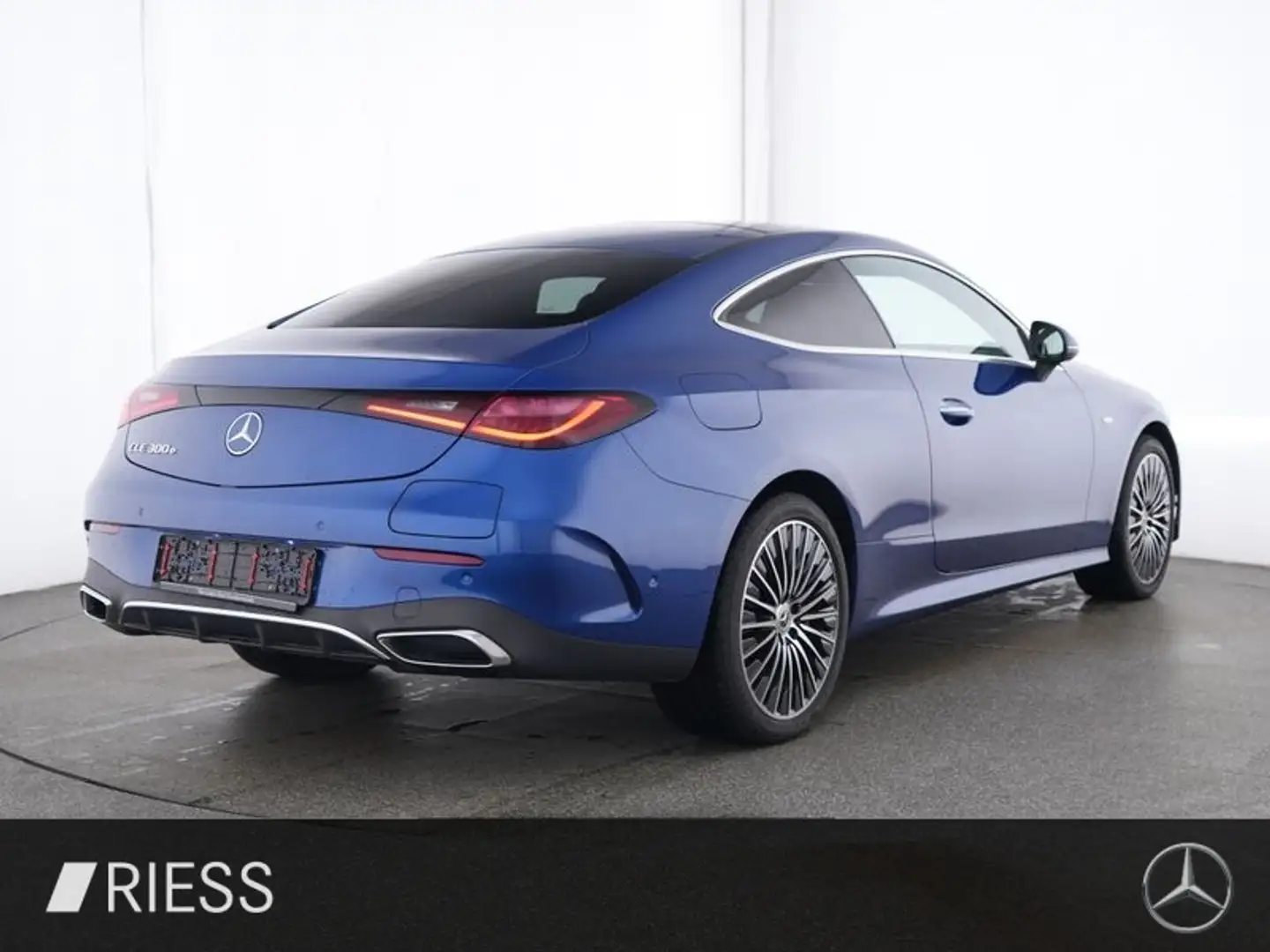 Mercedes-Benz CLE 300 e AMG Sport Distr Pano Burmes DIGITAL LIGHT Blau - 2