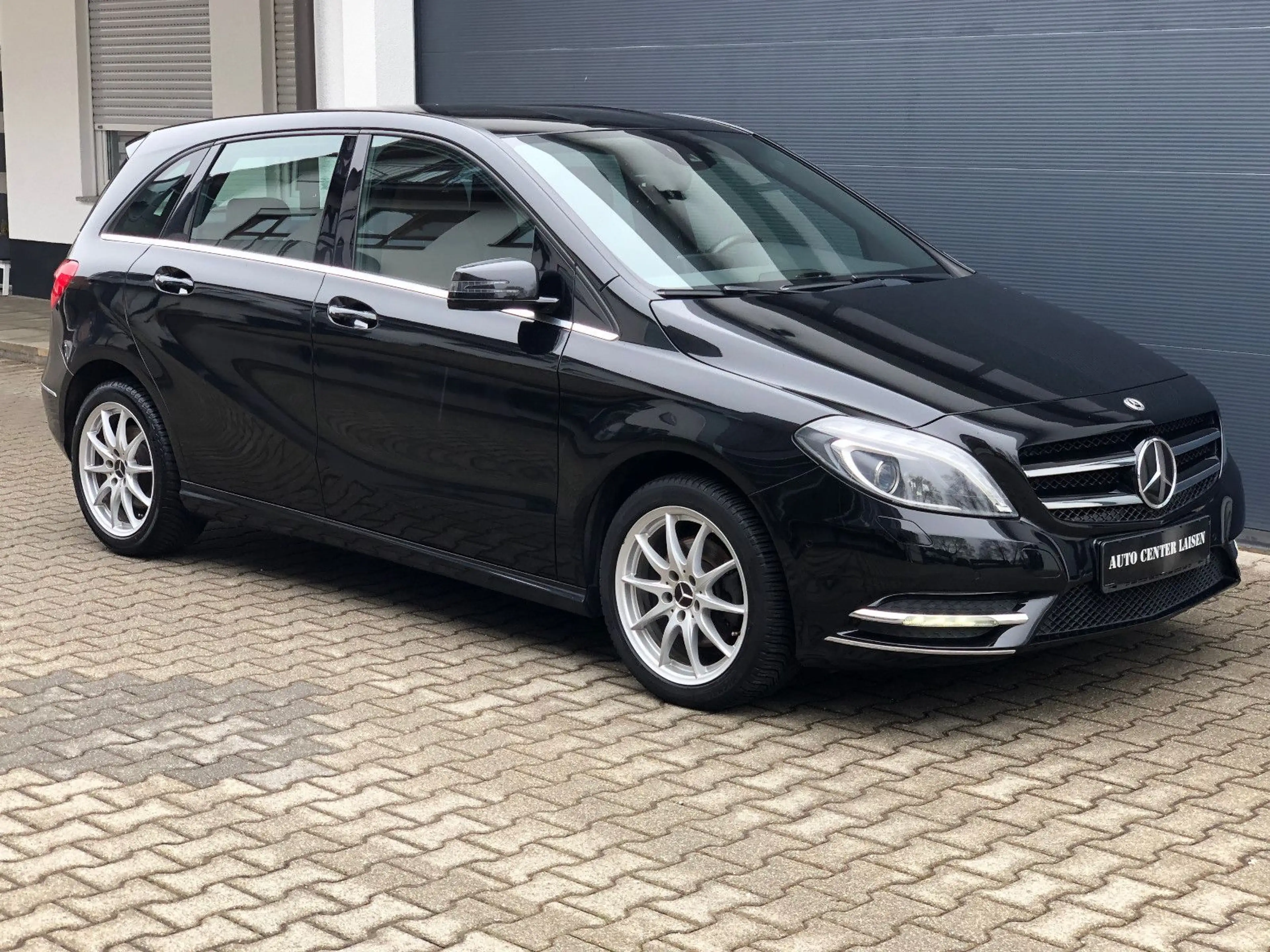Mercedes-Benz B 220 d Leder Navi BiXenon Kamera SHZ AHK PDC — photo 3