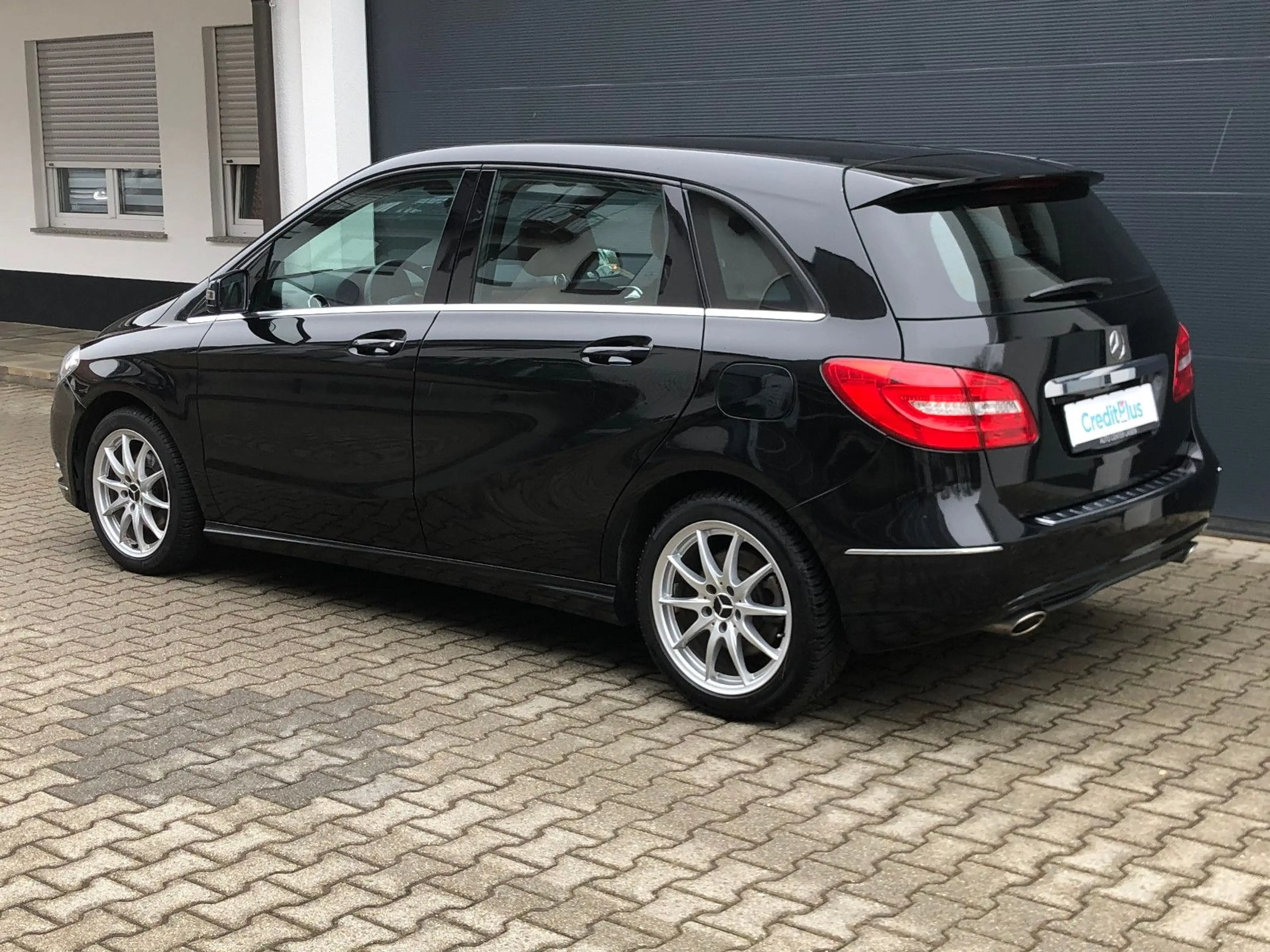 Mercedes-Benz B 220 d Leder Navi BiXenon Kamera SHZ AHK PDC — photo 7