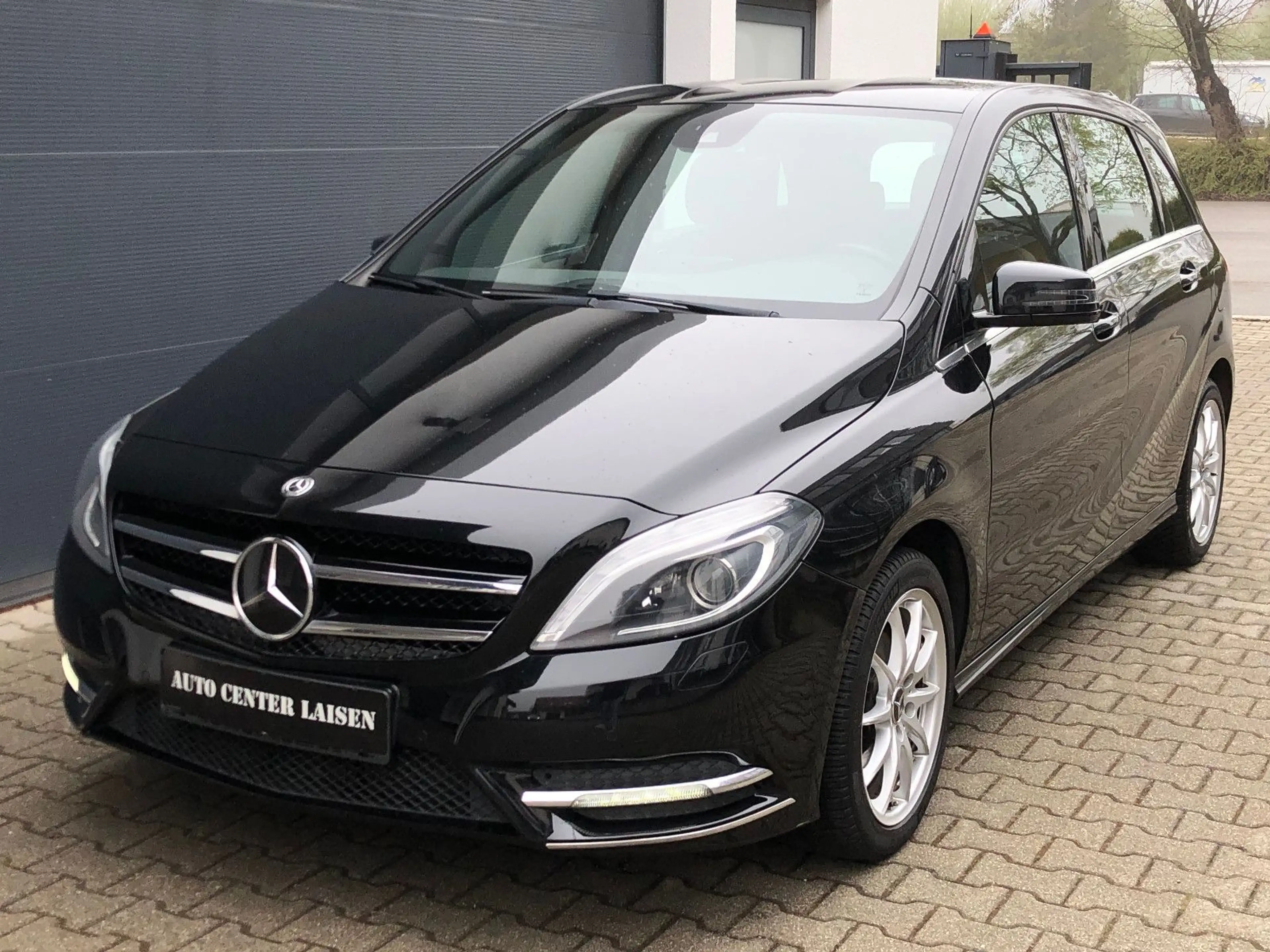 Mercedes-Benz B 220 d Leder Navi BiXenon Kamera SHZ AHK PDC — photo 9