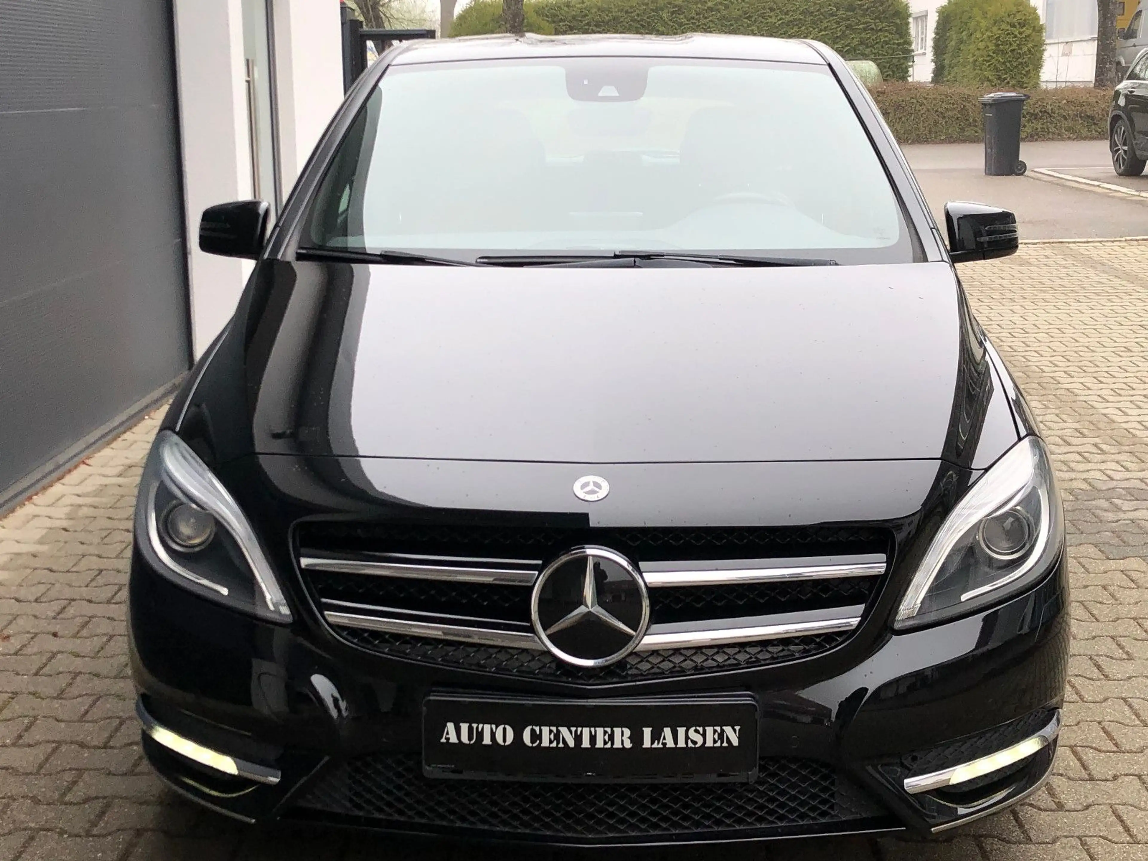 Mercedes-Benz B 220 d Leder Navi BiXenon Kamera SHZ AHK PDC — photo 2