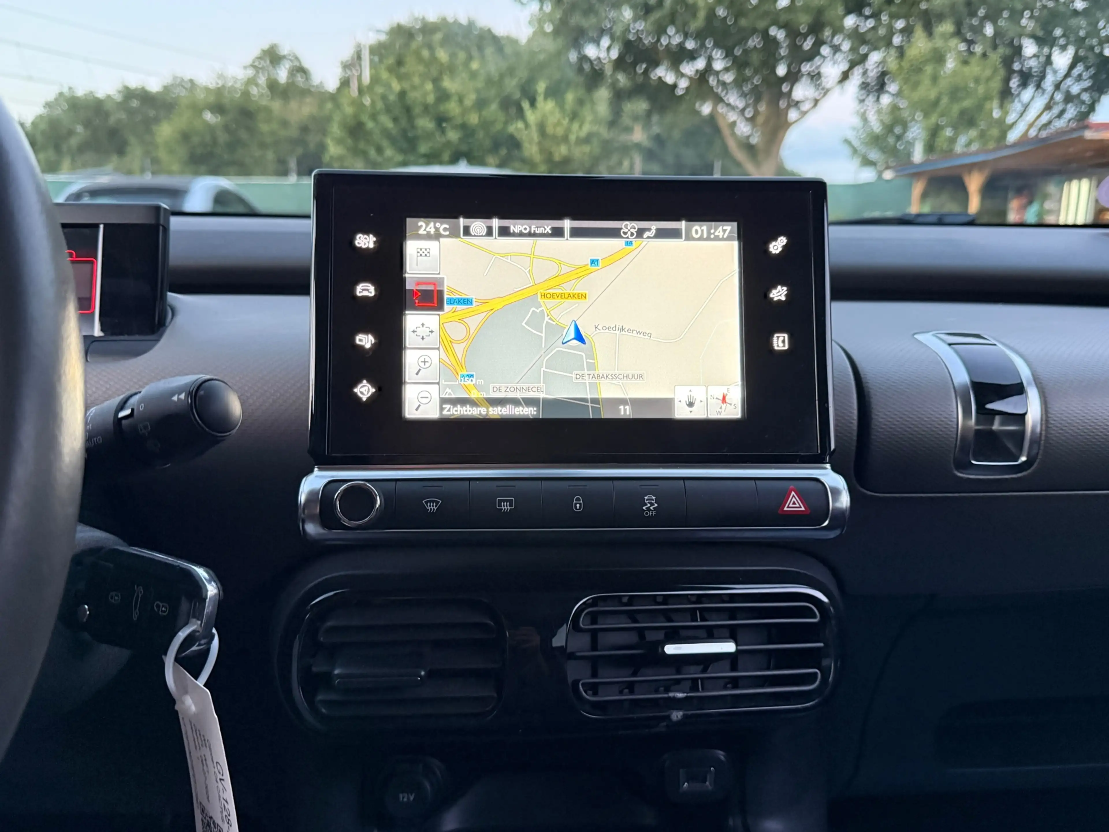 Citroen C4 Cactus 1.2 e-VTi Shine/ AUTOMAAT/ PARELMOERWIT — photo 37