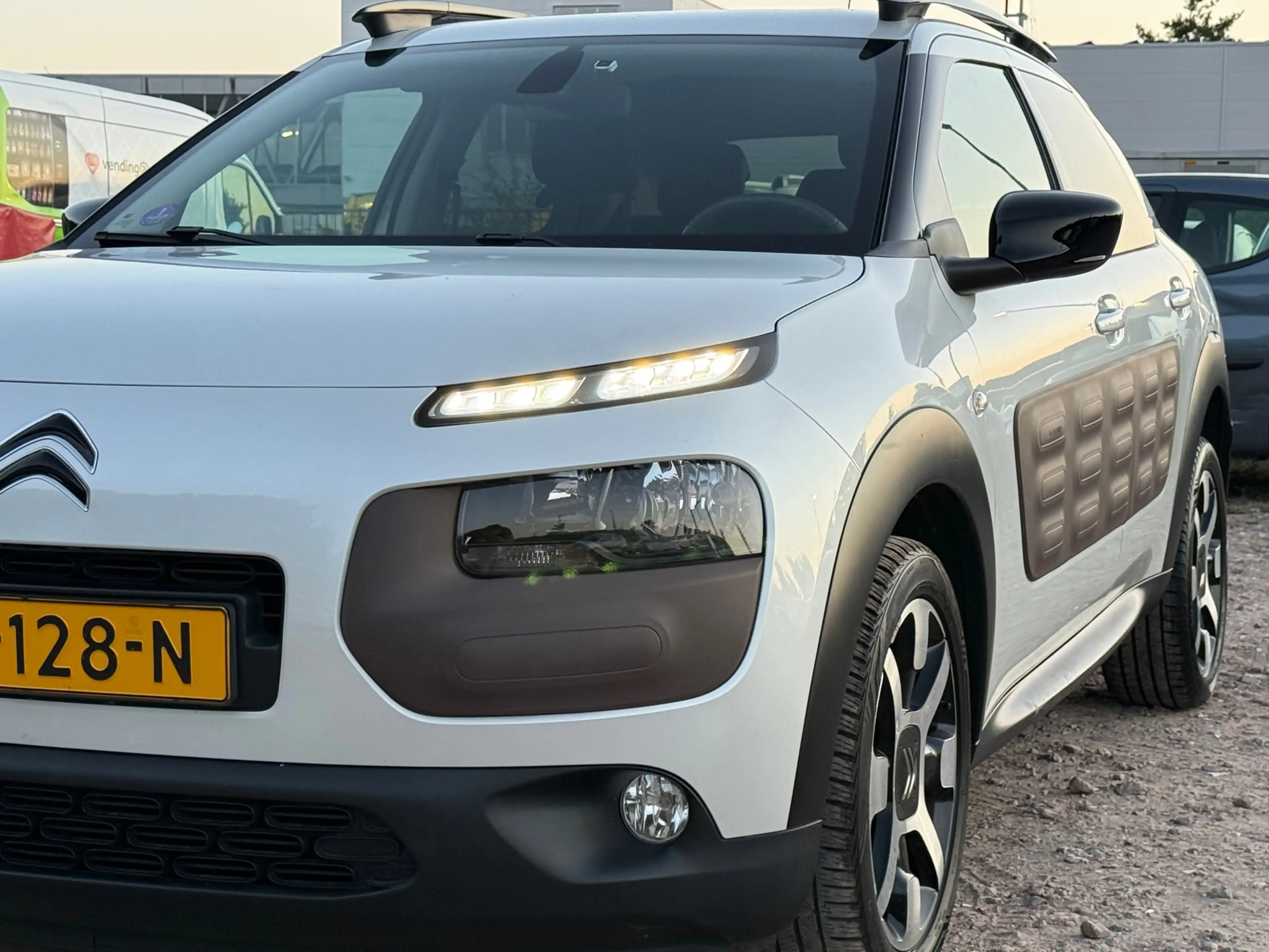 Citroen C4 Cactus 1.2 e-VTi Shine/ AUTOMAAT/ PARELMOERWIT — photo 19