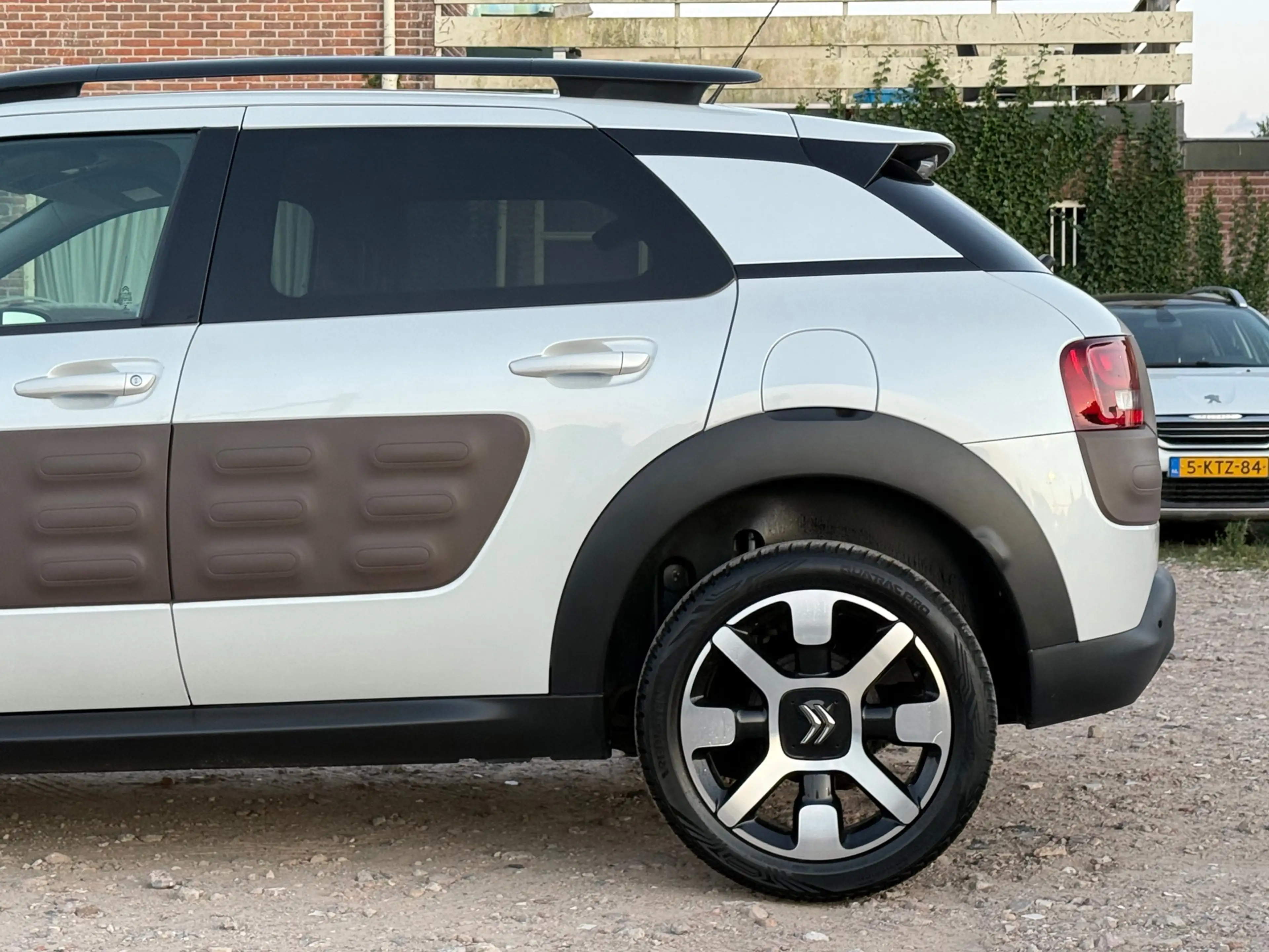 Citroen C4 Cactus 1.2 e-VTi Shine/ AUTOMAAT/ PARELMOERWIT — photo 8