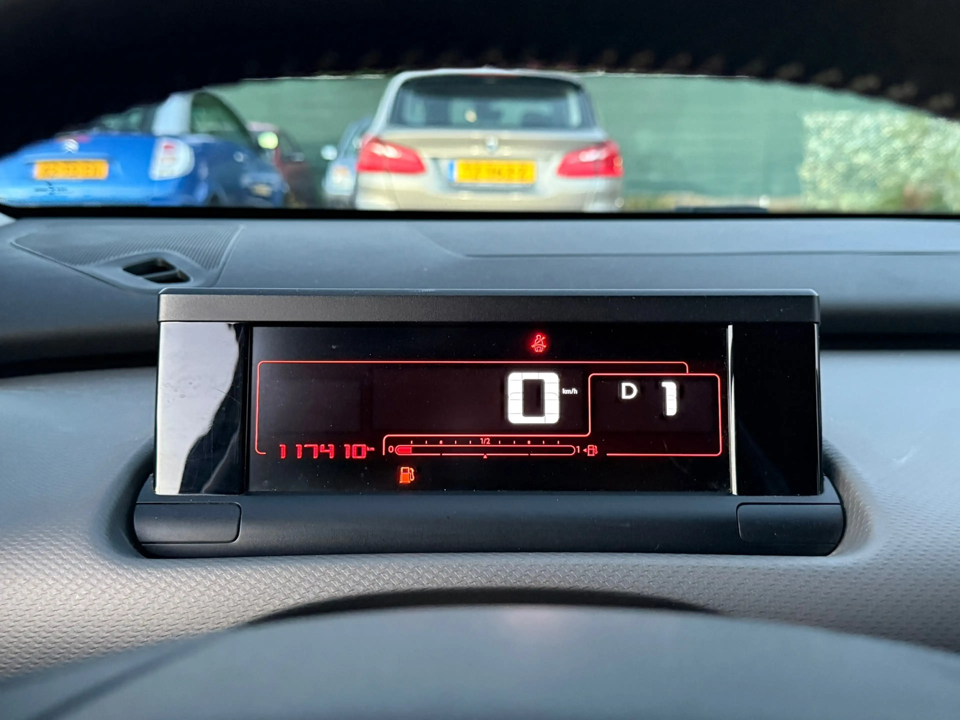 Citroen C4 Cactus 1.2 e-VTi Shine/ AUTOMAAT/ PARELMOERWIT — photo 36